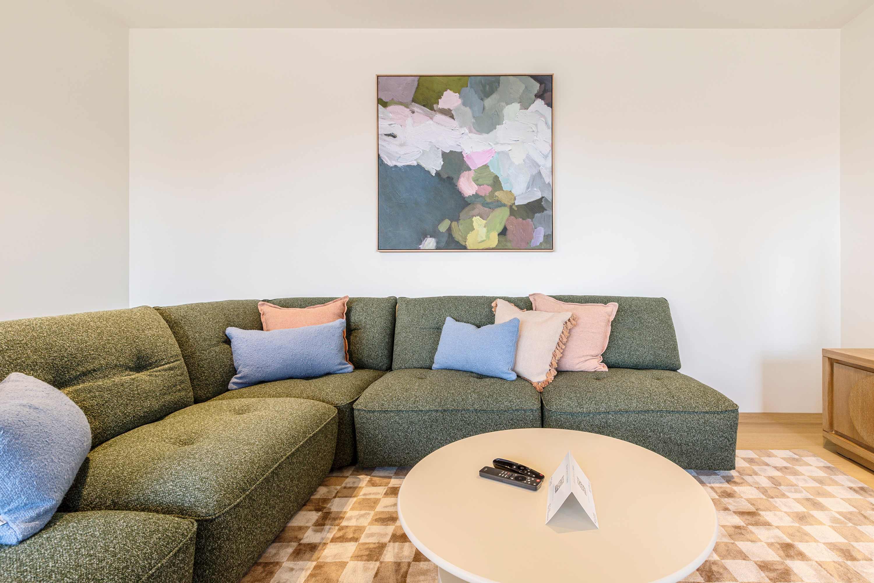 Stylish, Spacious Apartment in Malvern - Picture 6