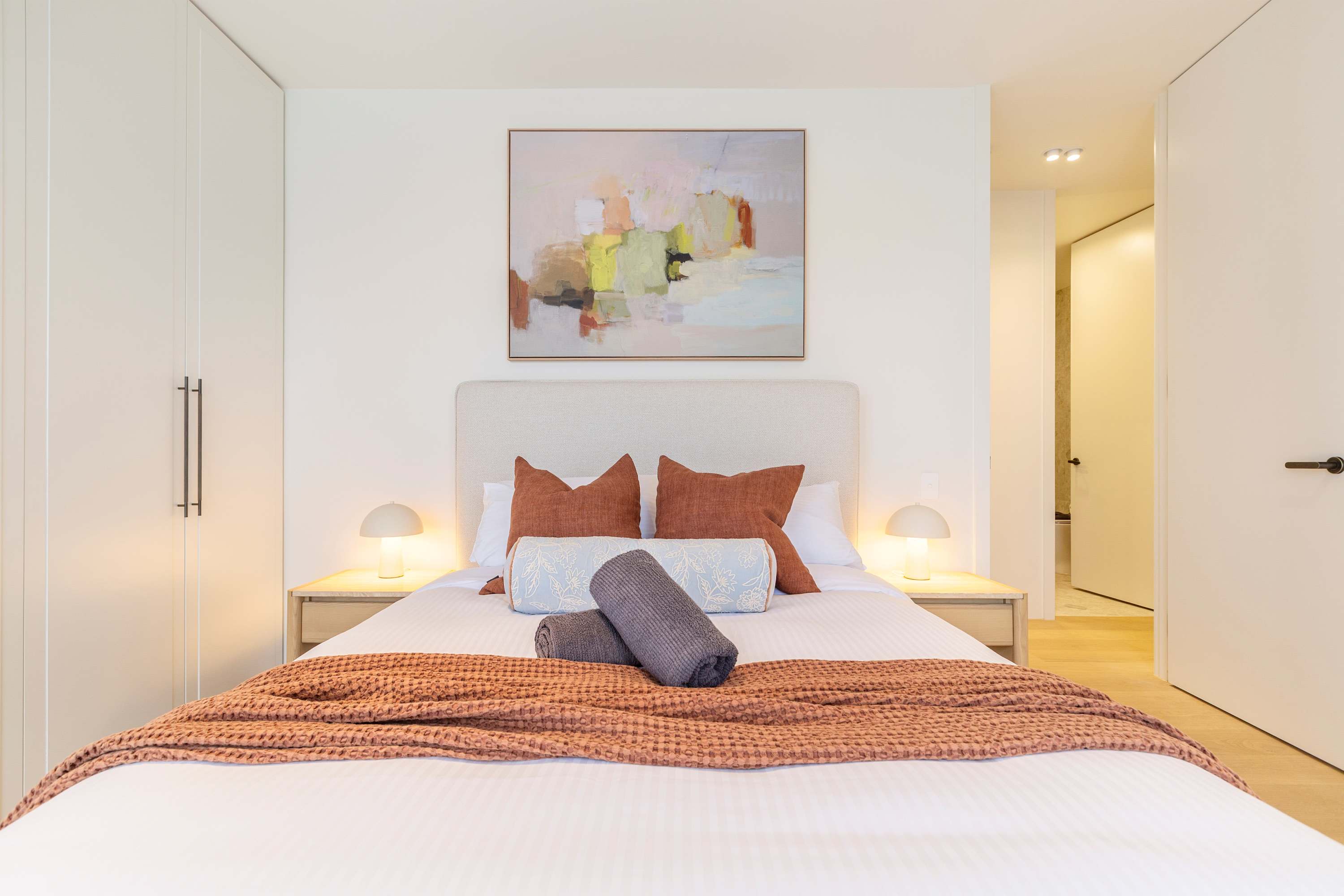 Stylish, Spacious Apartment in Malvern - Picture 18