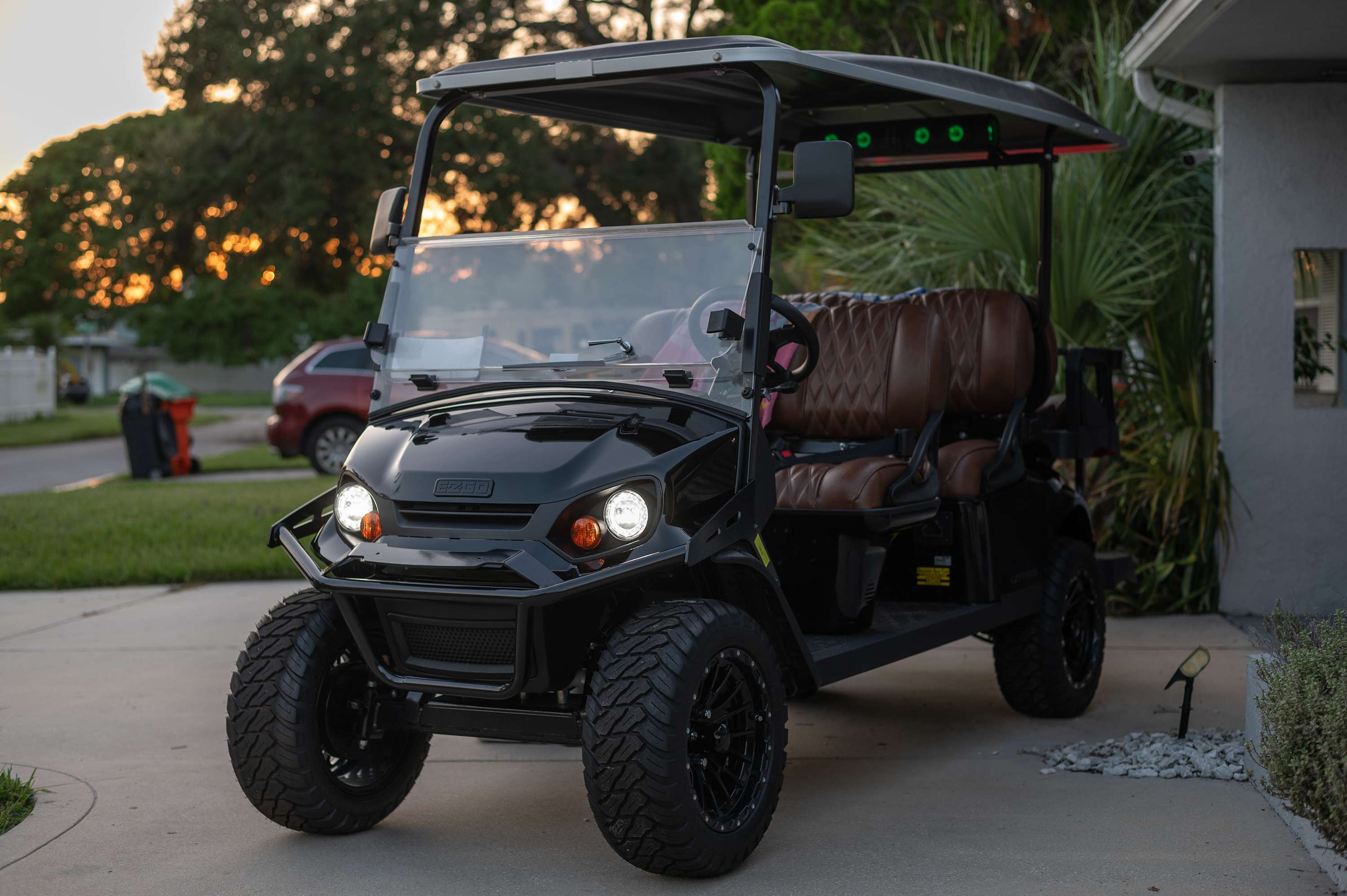 Golf cart available to rent it out during your stay!