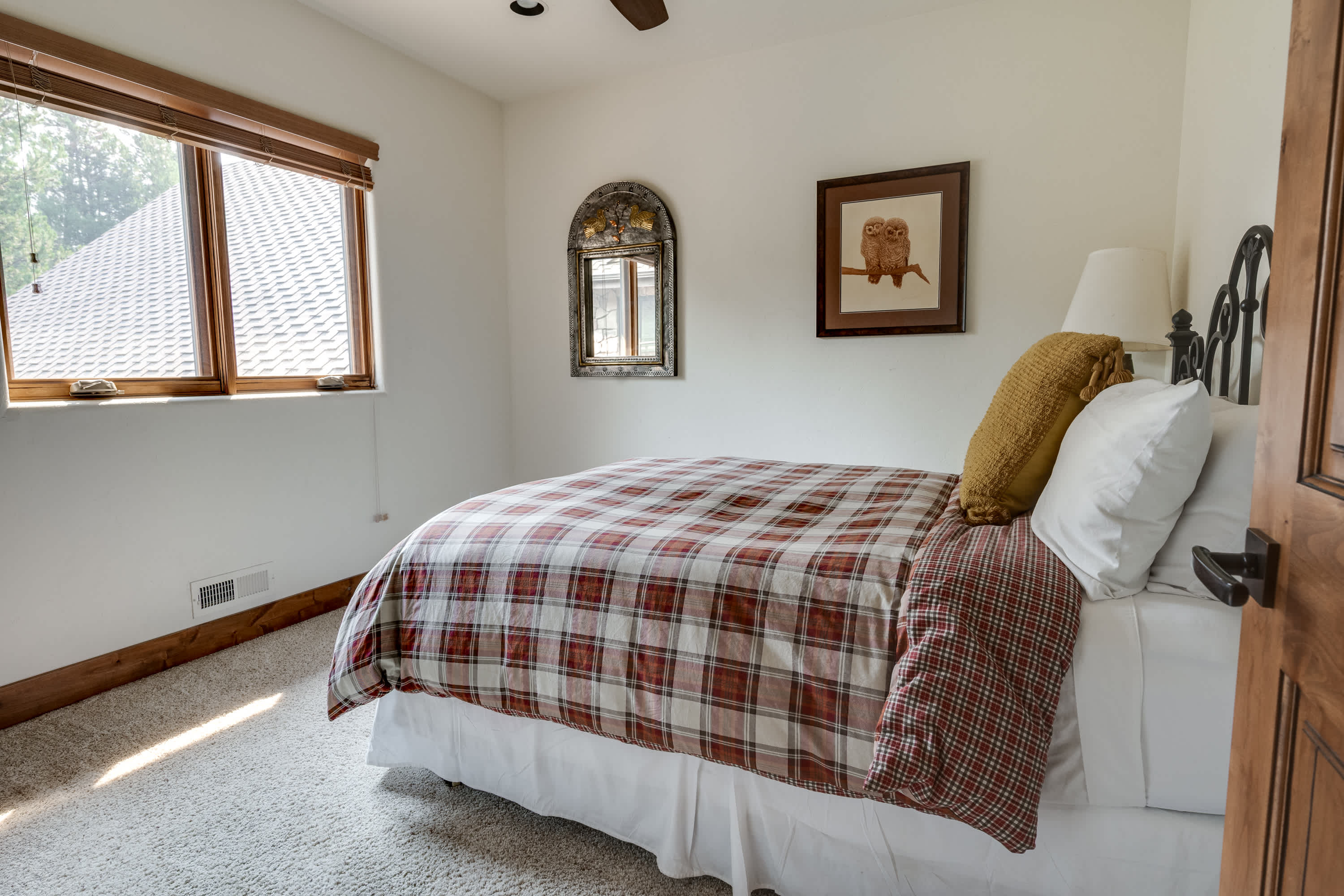 Riverfront, Pool Table | Deschutes River Lodge