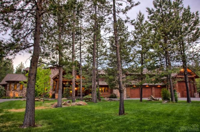 Riverfront, Pool Table | Deschutes River Lodge