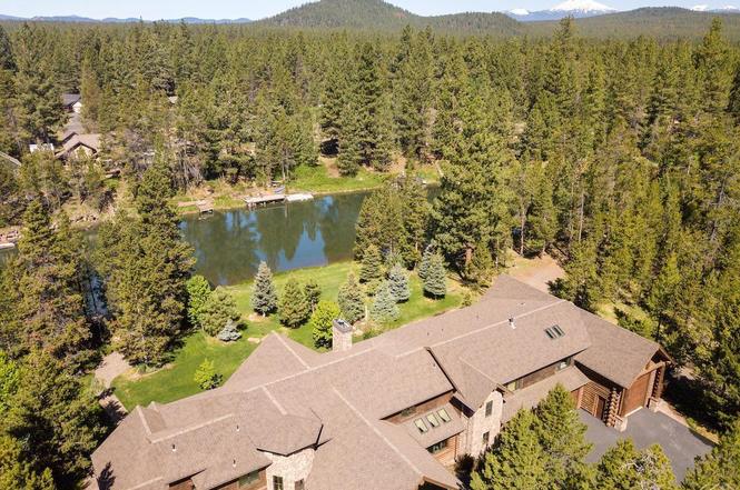 Riverfront, Pool Table | Deschutes River Lodge