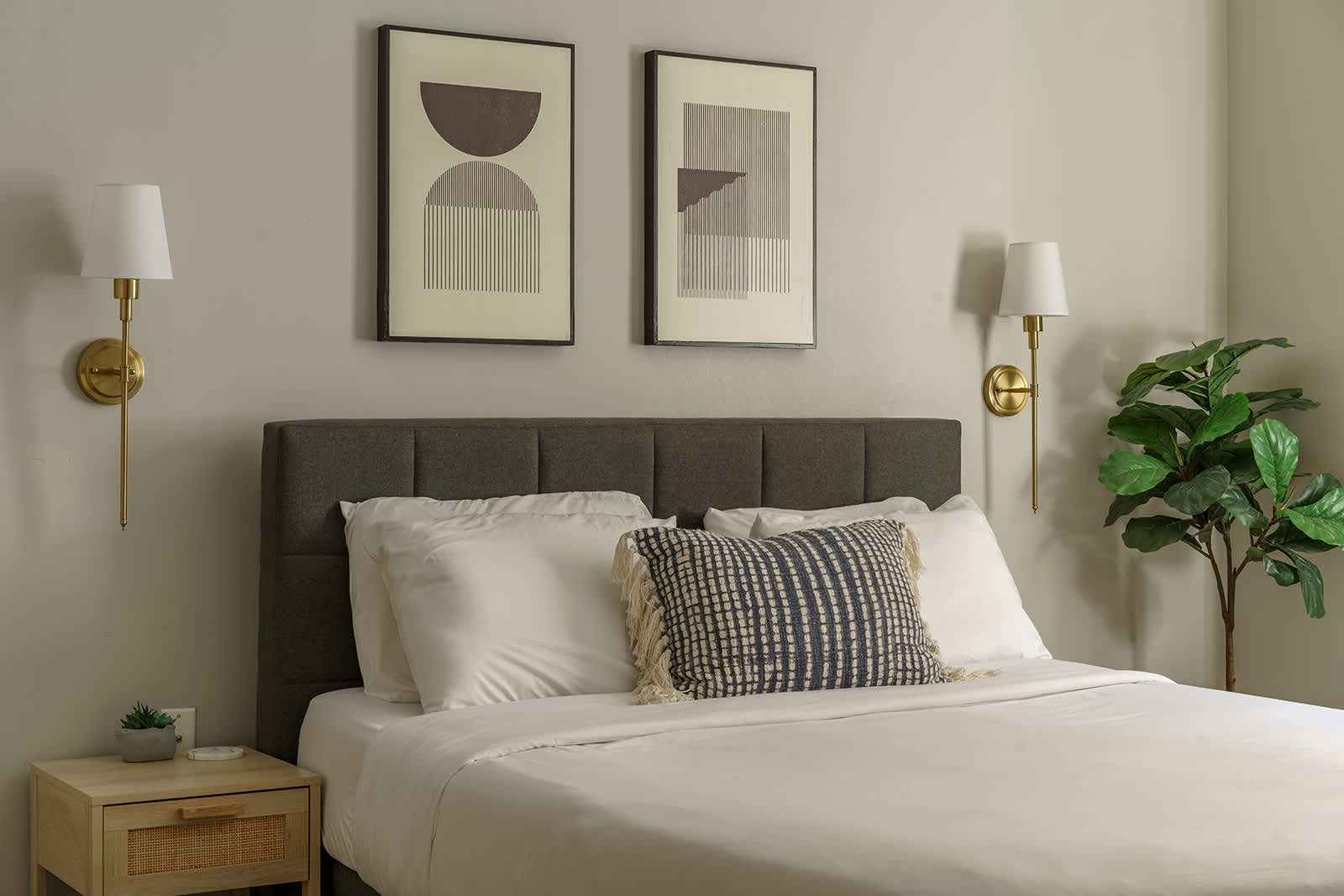 Downtown Luxury Apartment on the Columbus Commons — Columbus, OH — vacation rental