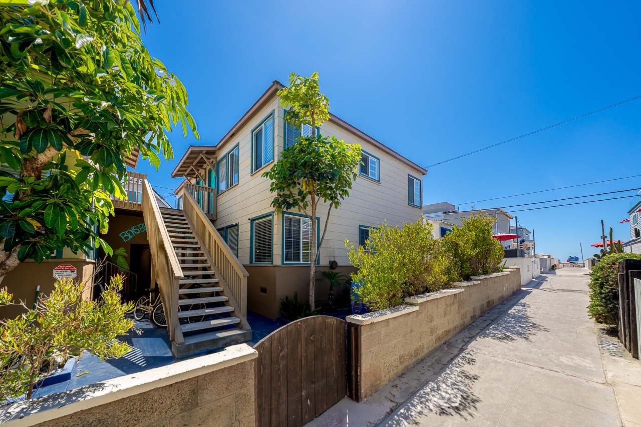 Bens Beach Bungalow 1 150 Steps to Sand 2