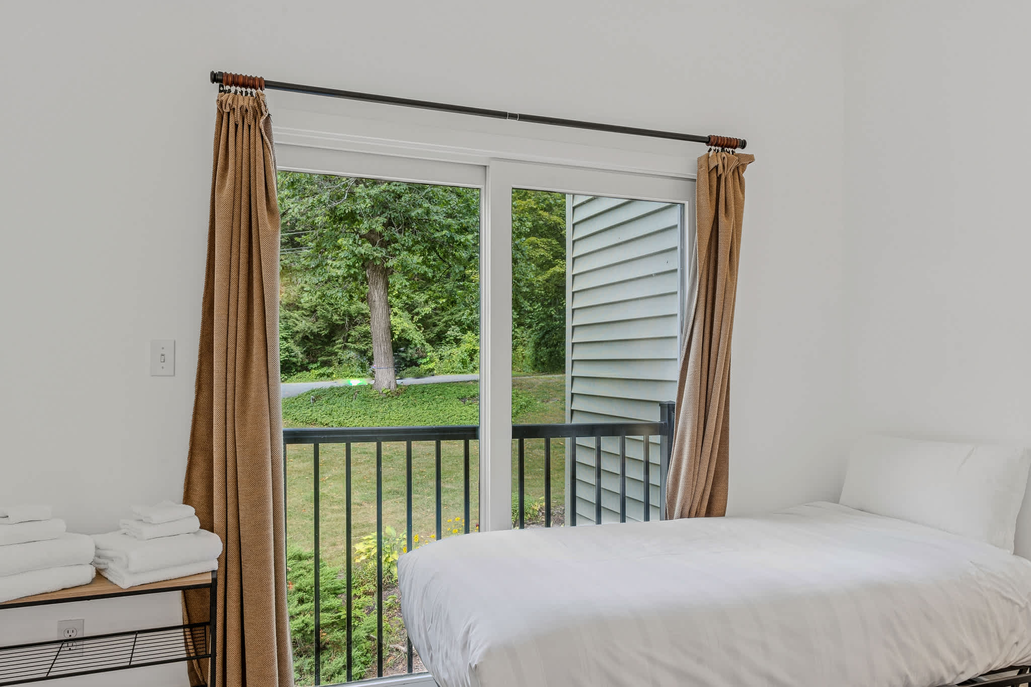 Steps to Ski Trail, Fireplace - Kingswood 1B