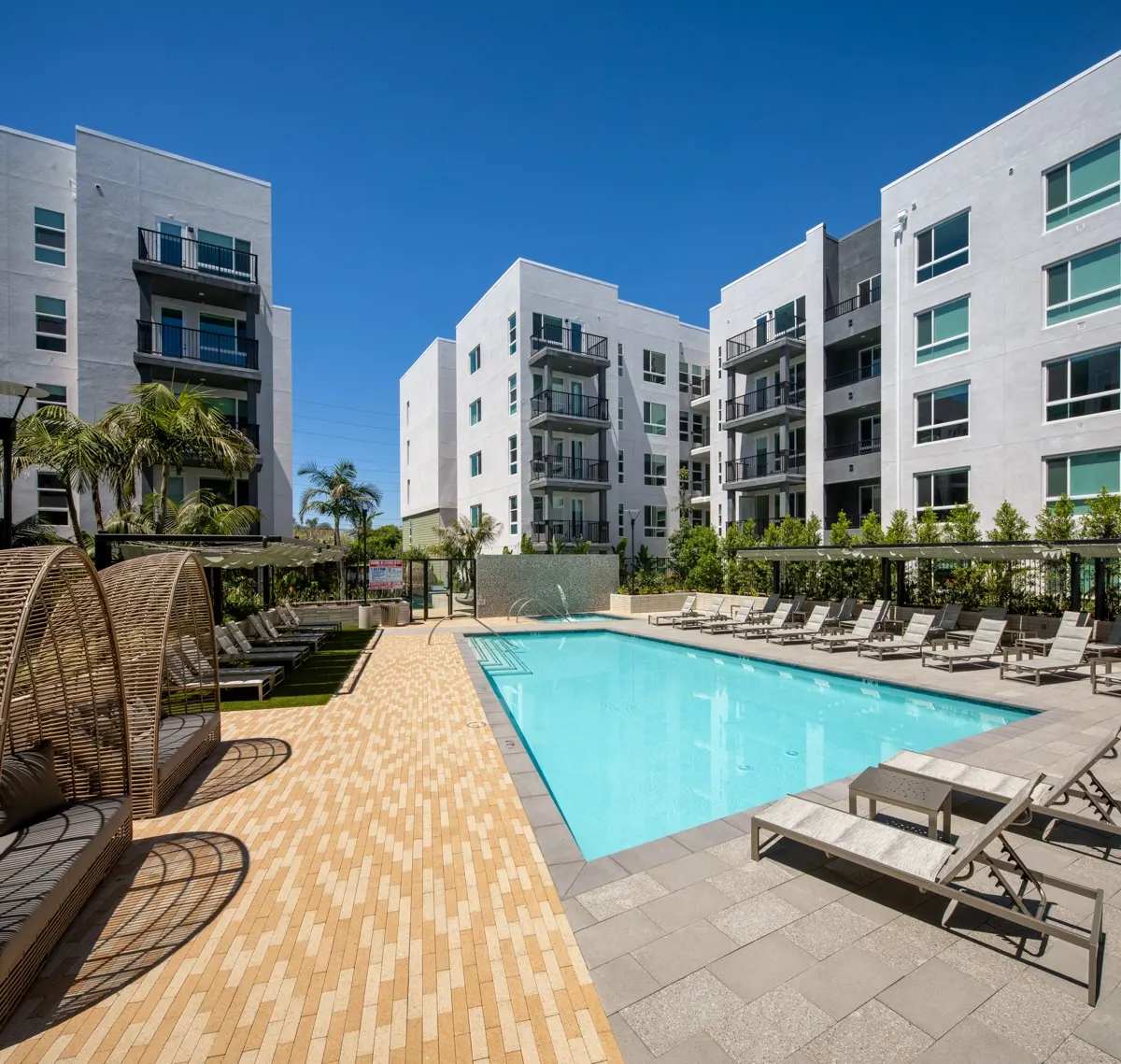 Luxury Apartment 10 Min to Disneyland | Pool & Gym - Photo 16