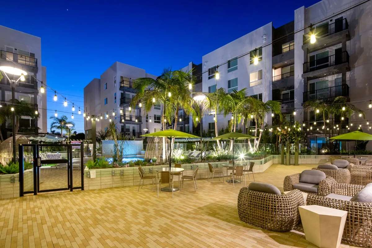 Luxury Apartment 10 Min to Disneyland | Pool & Gym - Photo 19