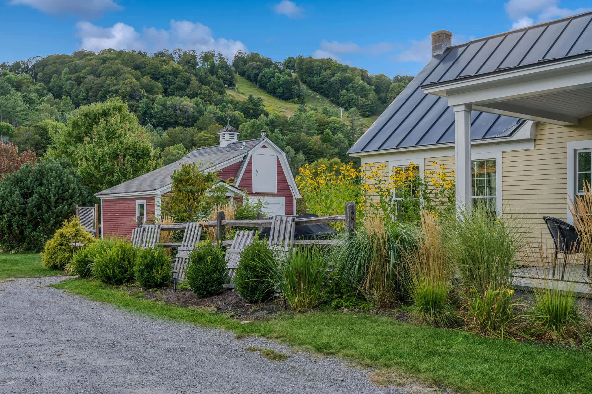 Steps to S6! Firepit, BBQ, Views! | Little House