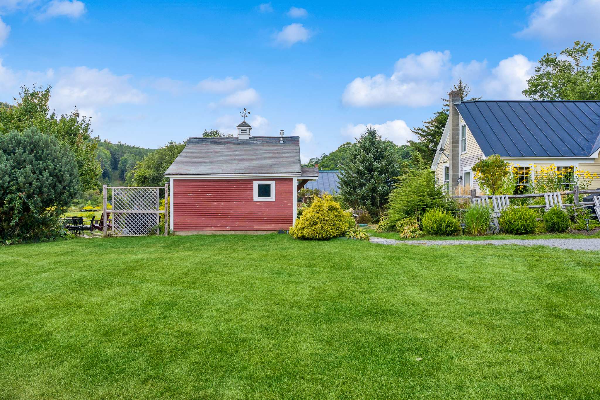 Steps to S6! Firepit, BBQ, Views! | Little House