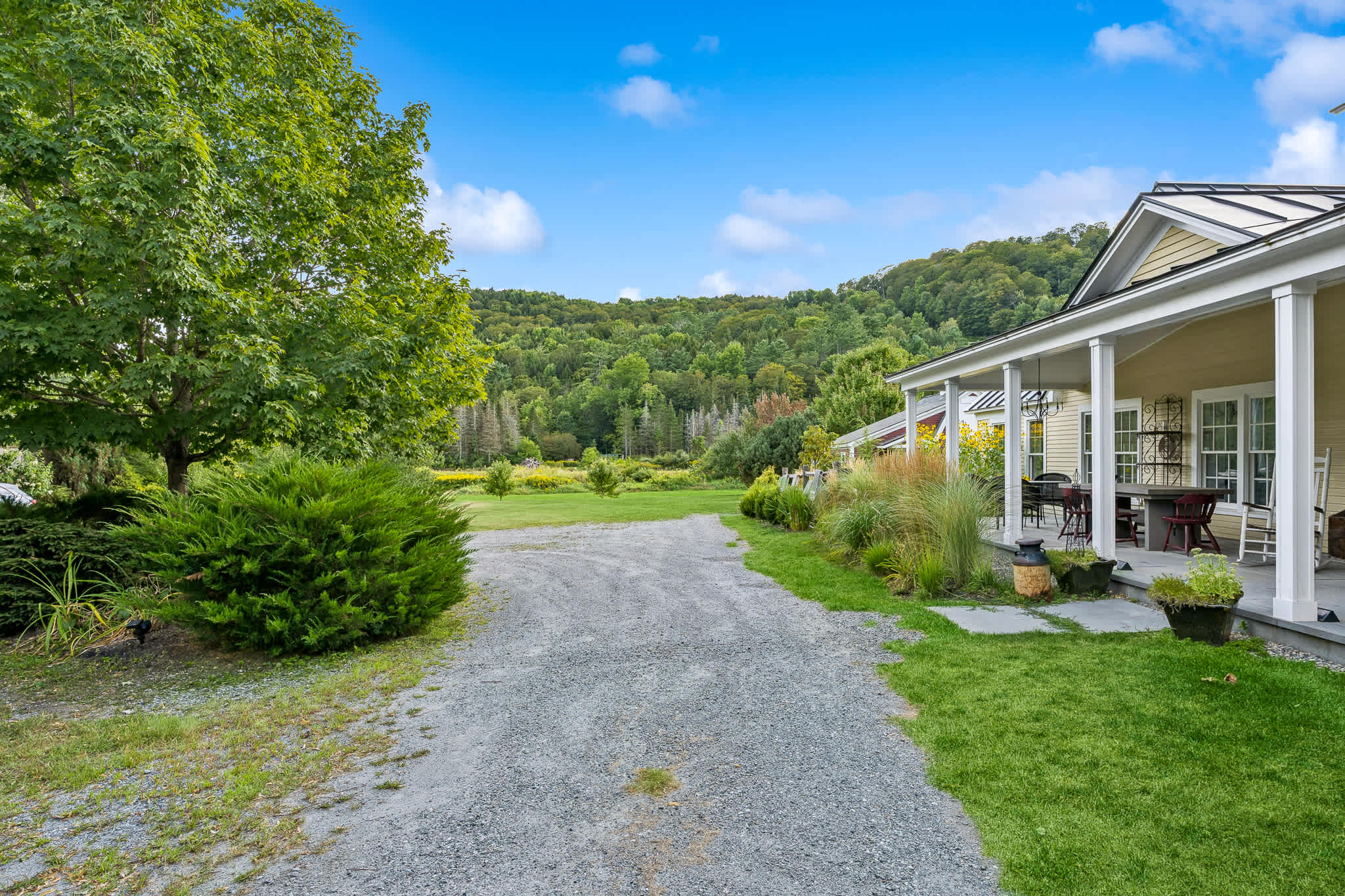 Steps to S6! Firepit, BBQ, Views! | Little House