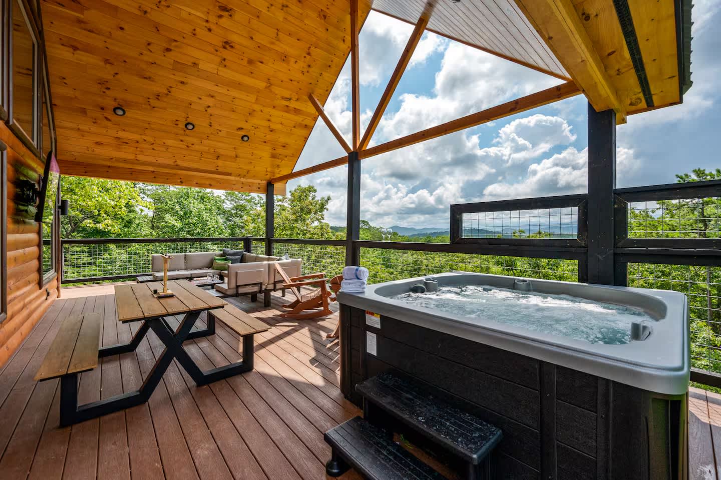Luxe Cabin with Mountain Views and Hot Tub — Sevierville, TN — vacation rental