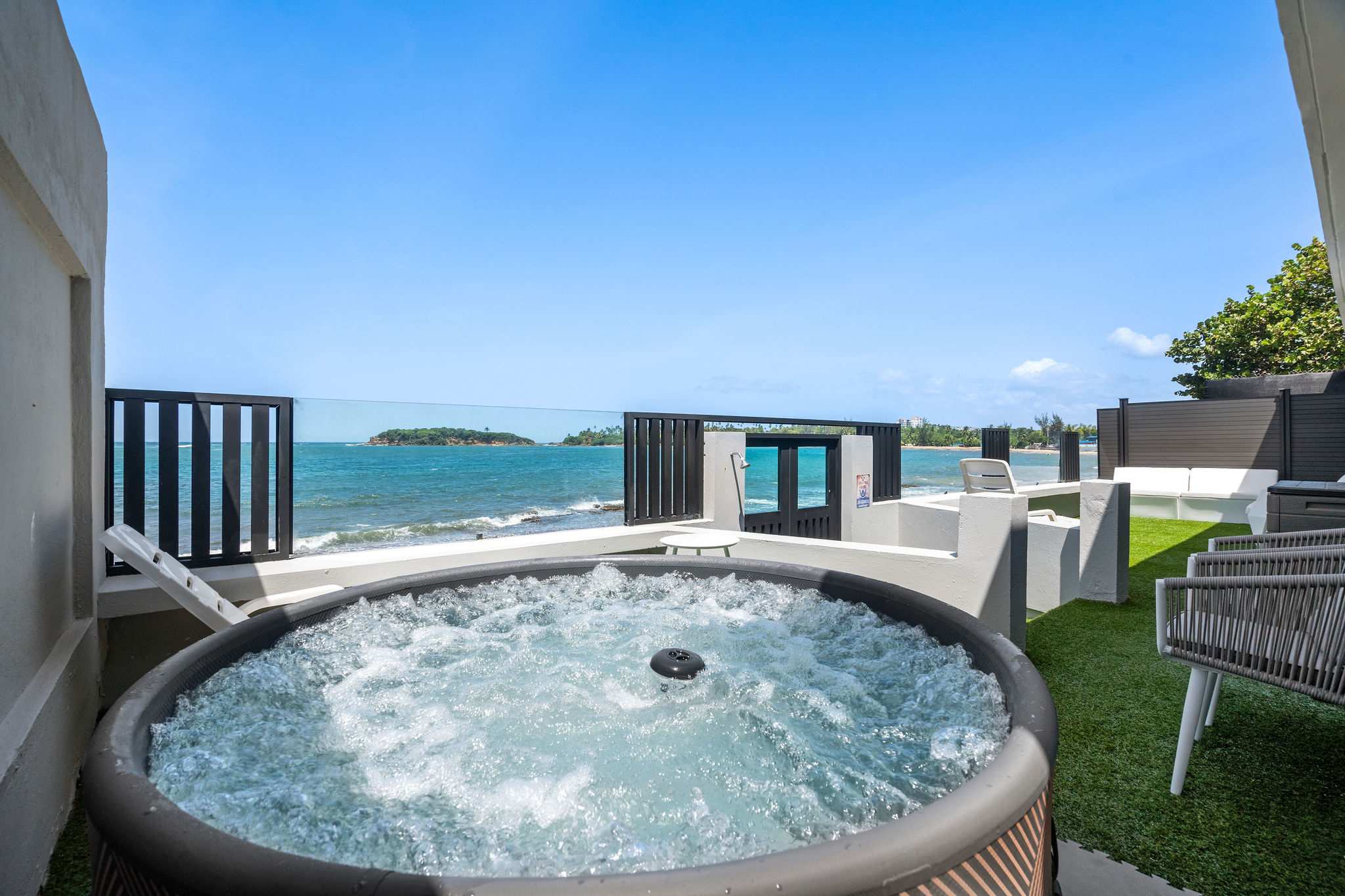 Balandras Beach House #4 | Beachfront w/ Hot Tubs — Vega Alta, Vega Alta — vacation rental