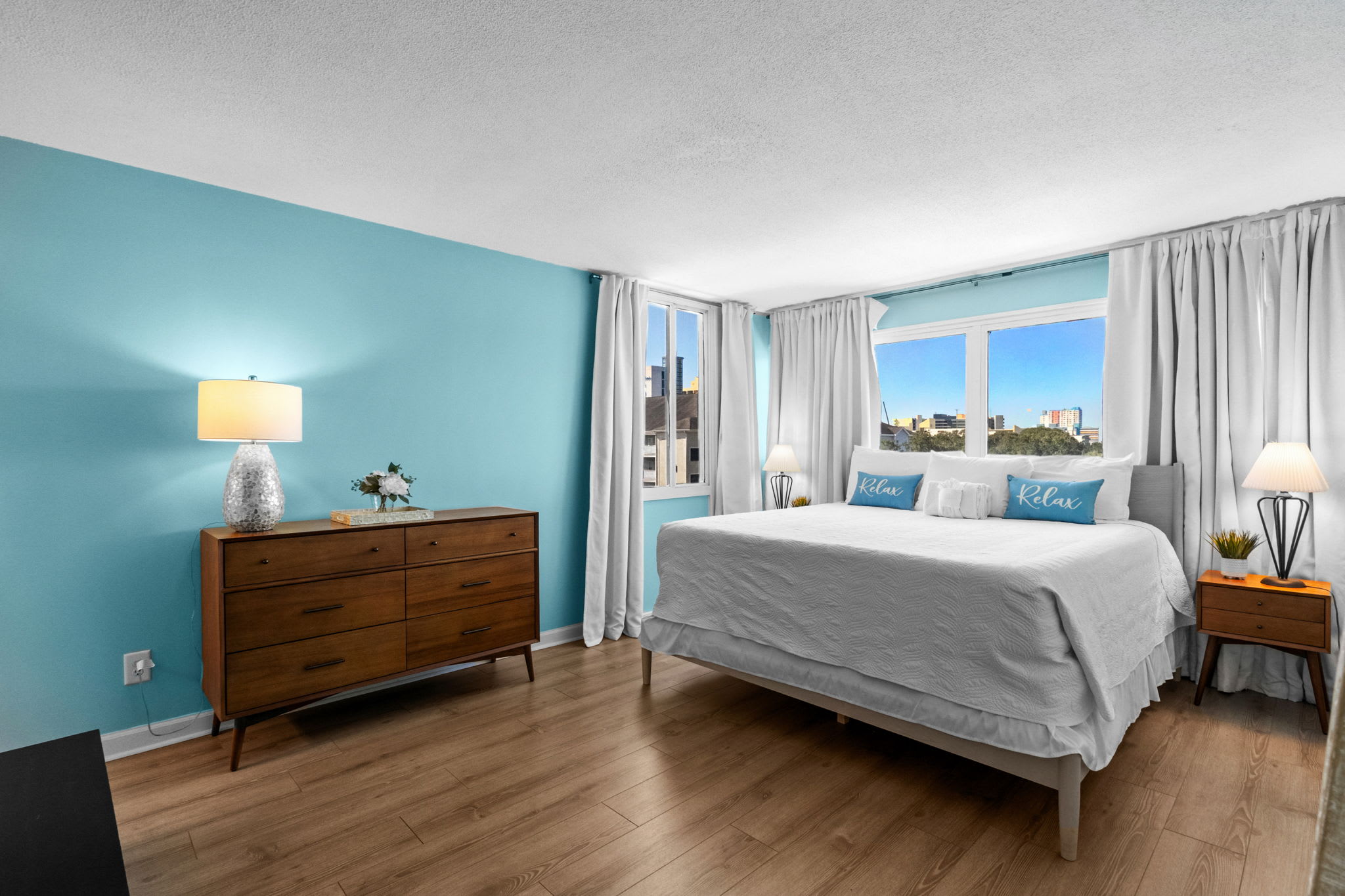 Holiday Towers 602 Near Ocean | Photo 20