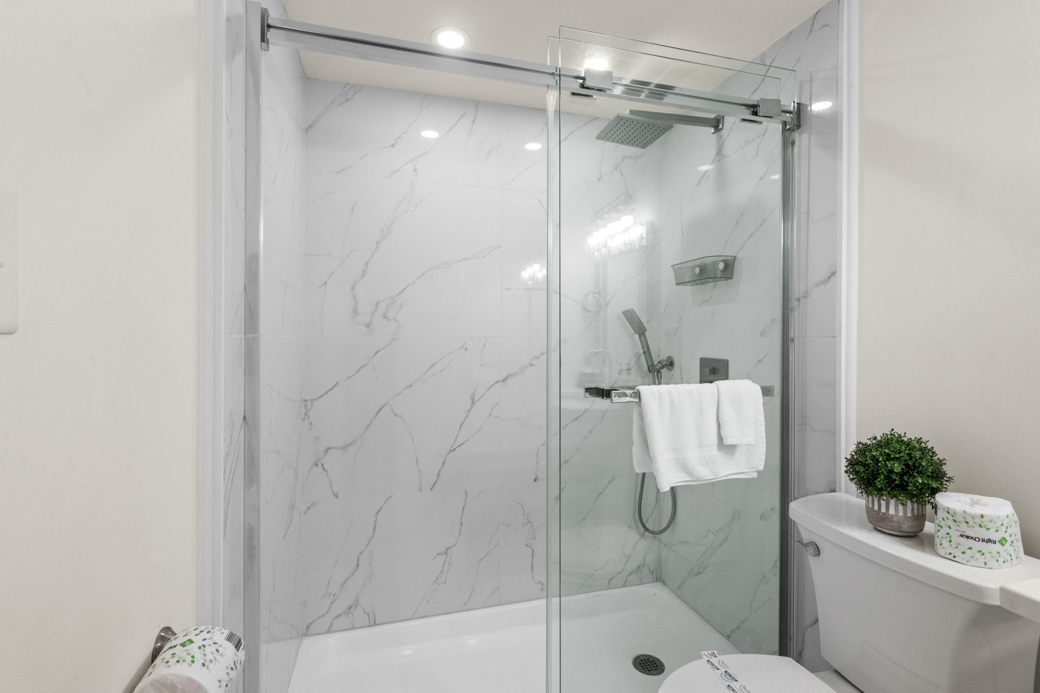 Holiday Towers 602 Near Ocean | Photo 27