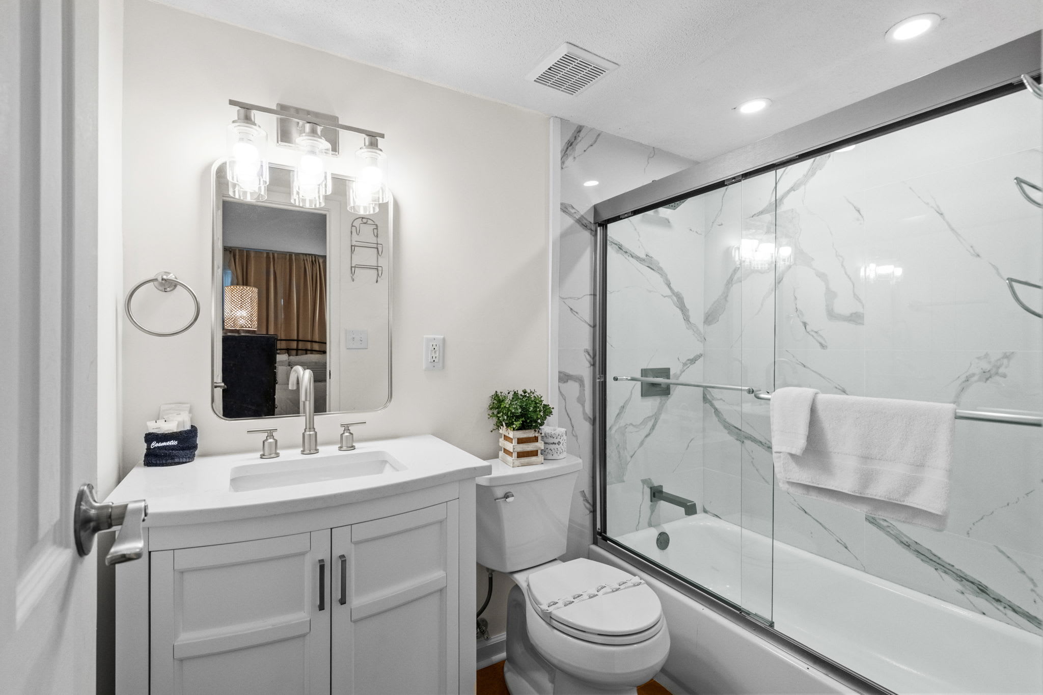 Holiday Towers 602 Near Ocean | Photo 30