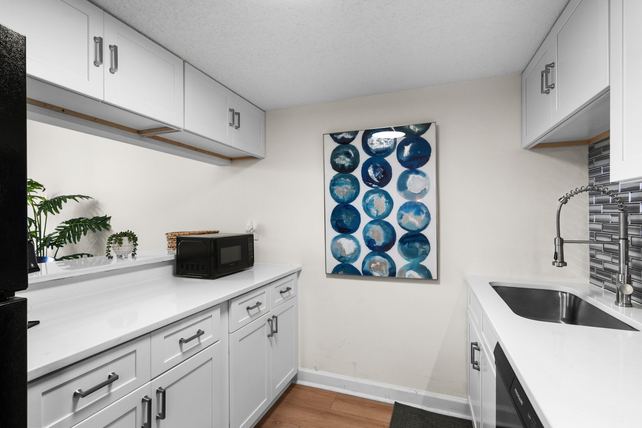 Holiday Towers 602 Near Ocean | Photo 15