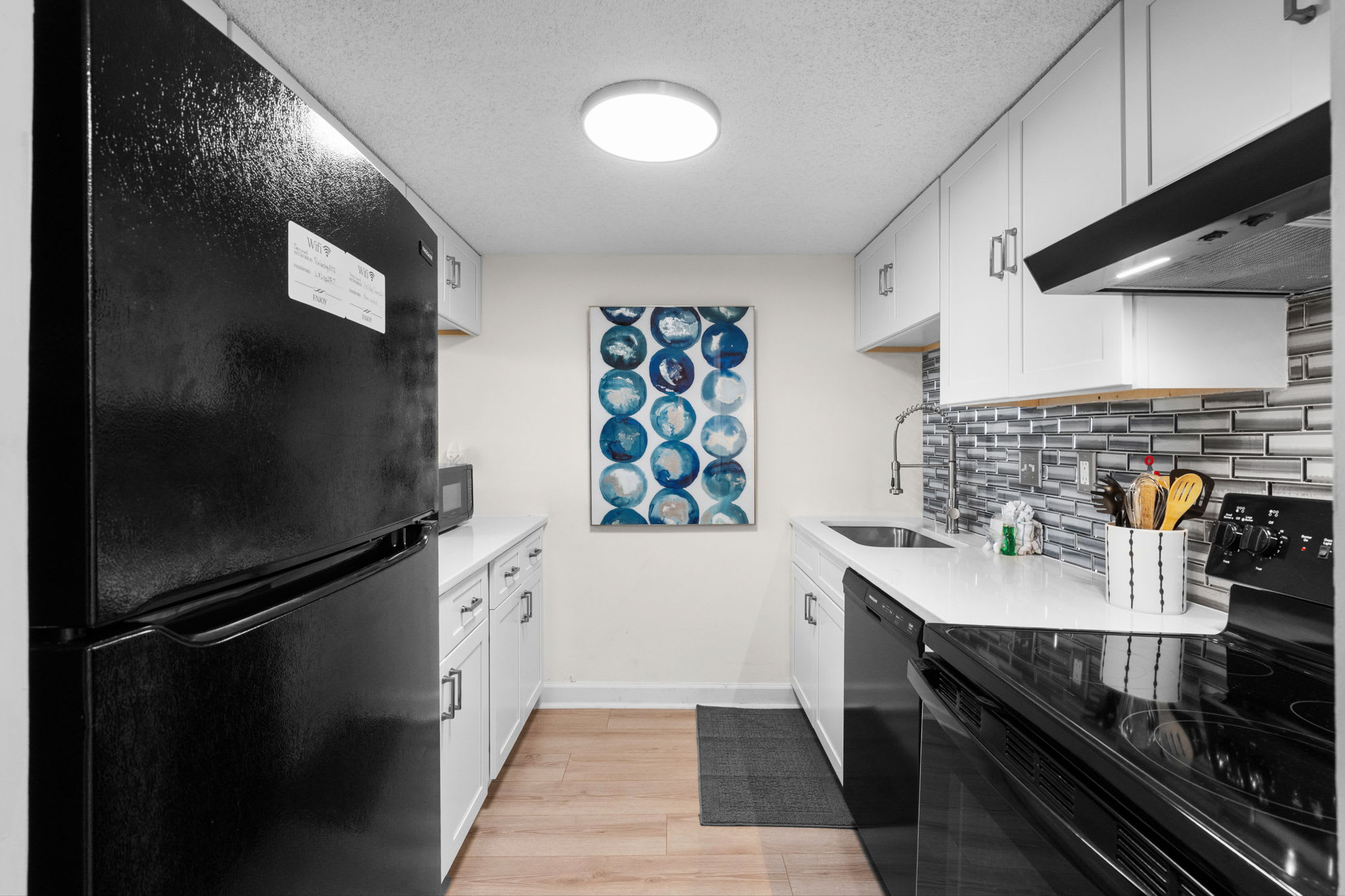 Holiday Towers 602 Near Ocean | Photo 12