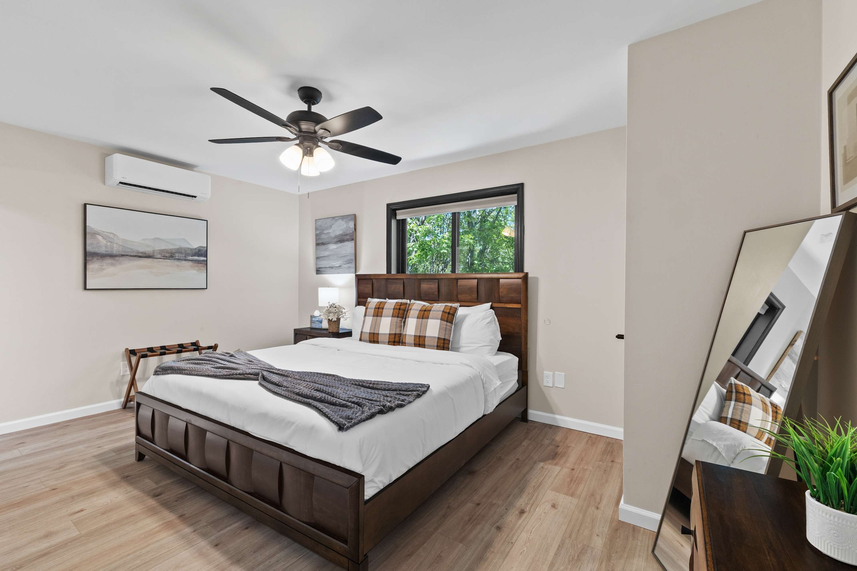 5BR Poconos Retreat | Hot Tub, Game Room, Beach 4