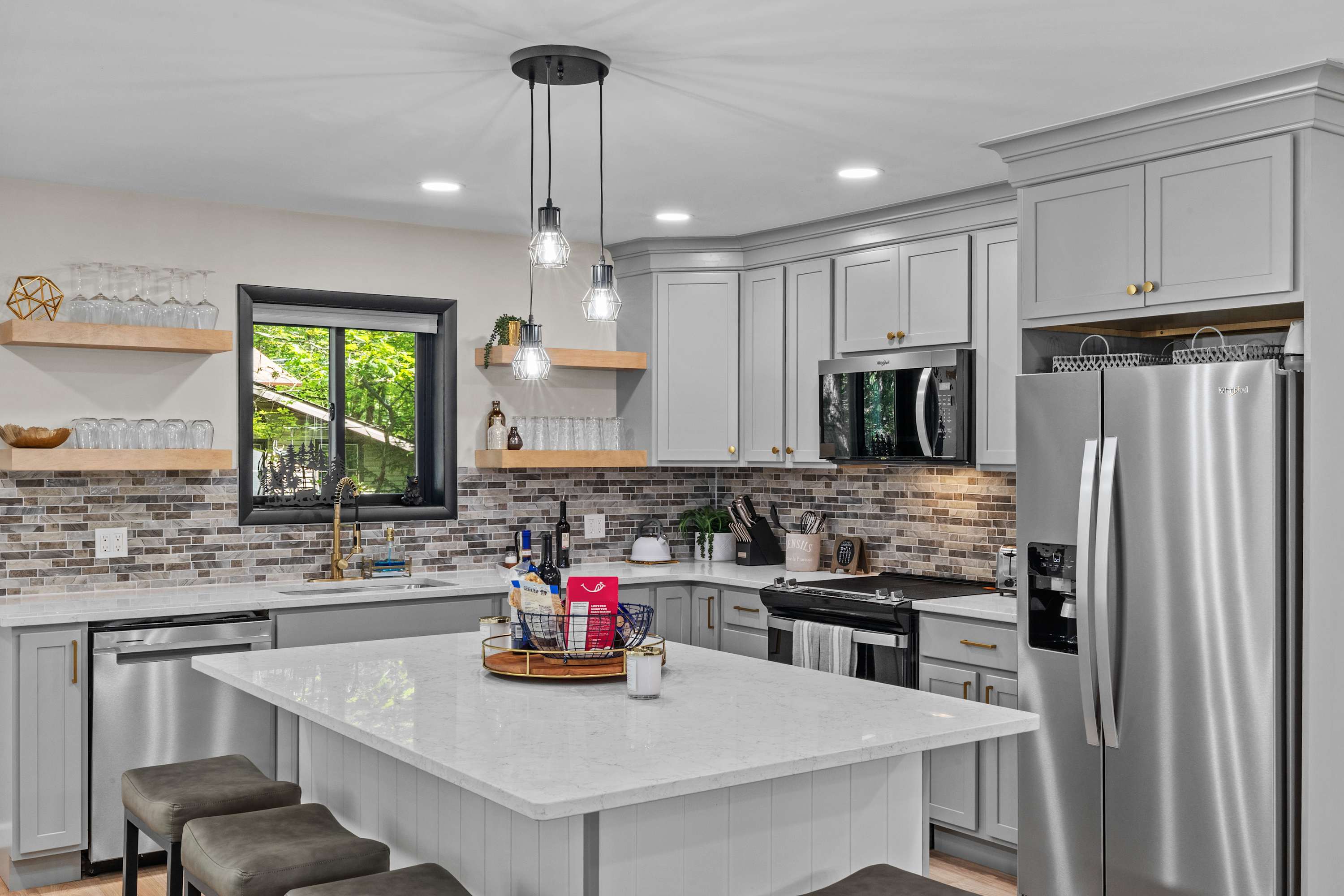 5BR Poconos Retreat | Hot Tub, Game Room, Beach 3