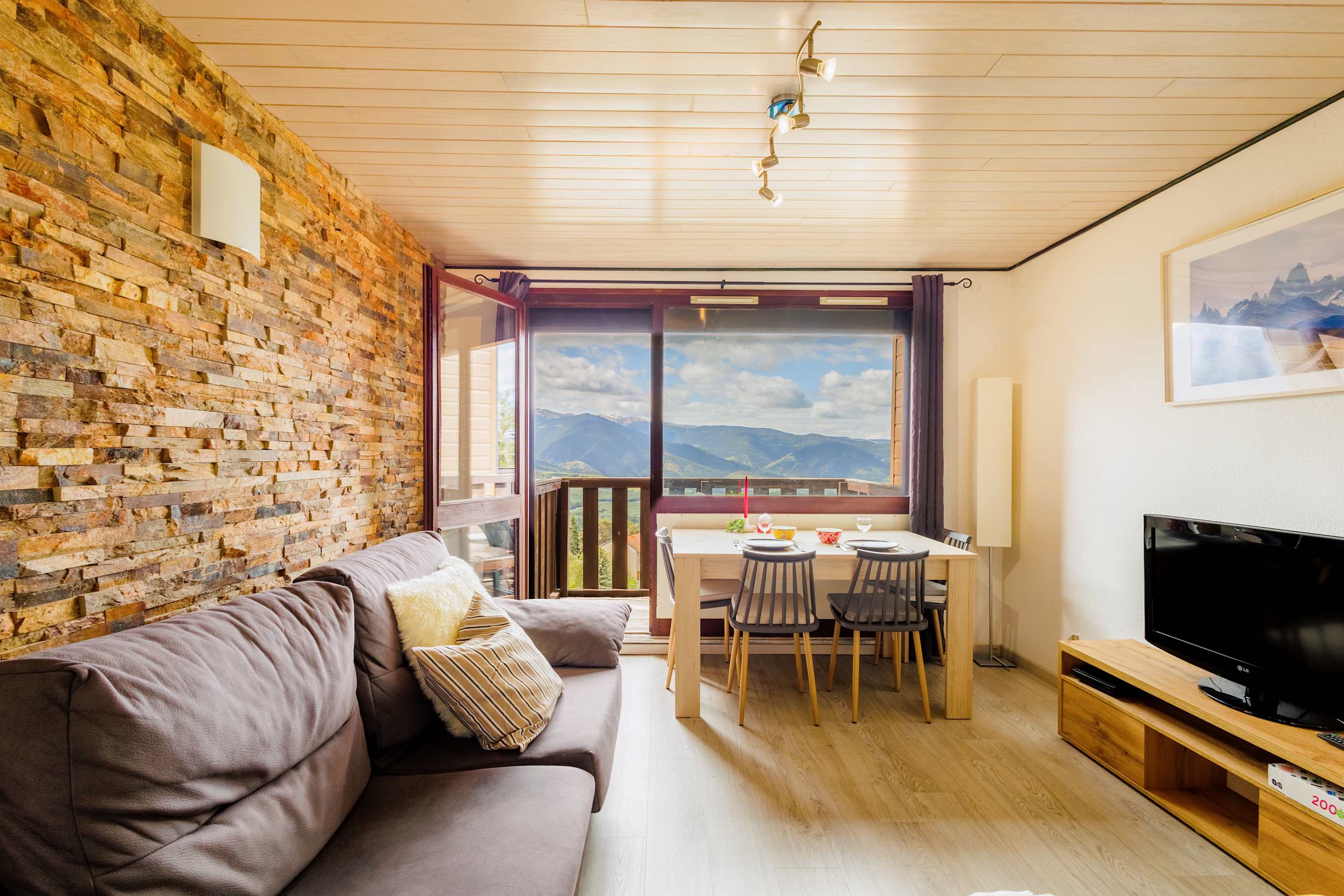 ANANA Balcon Cerdan | Panoramic Pyrenees Views