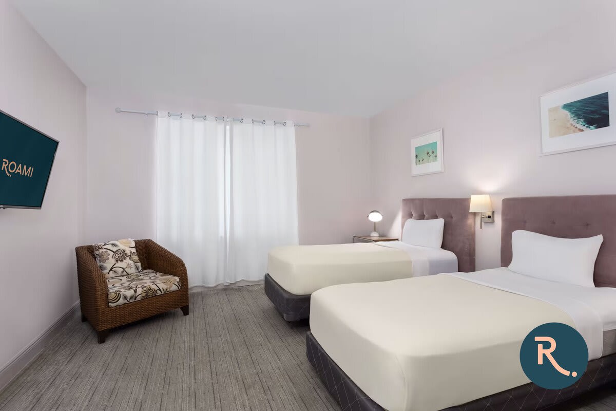 Charming Vintage Elegance And Quirky Decor - Delightful South Beach Haven - Miami Beach, FL