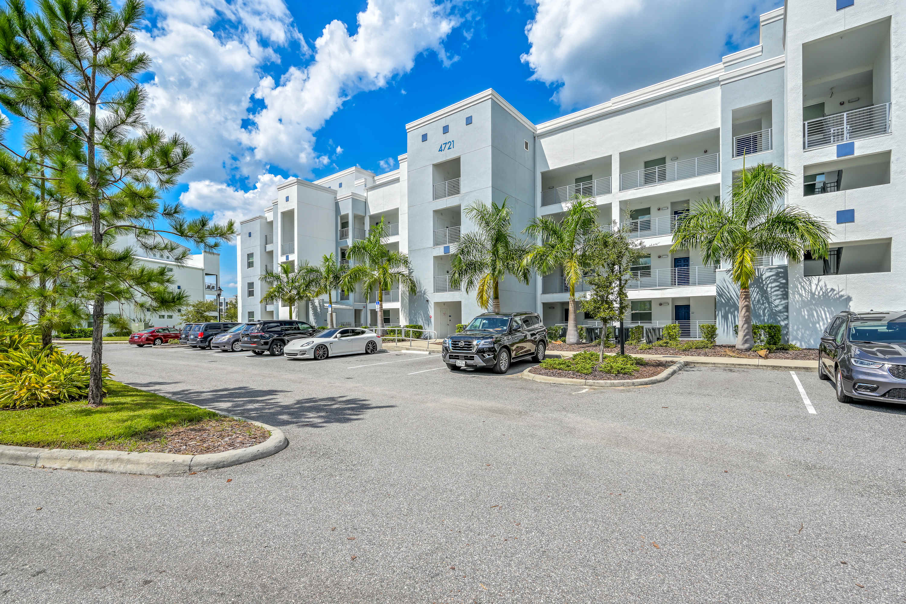 Superb, Spacious Condo, Prime Resort!