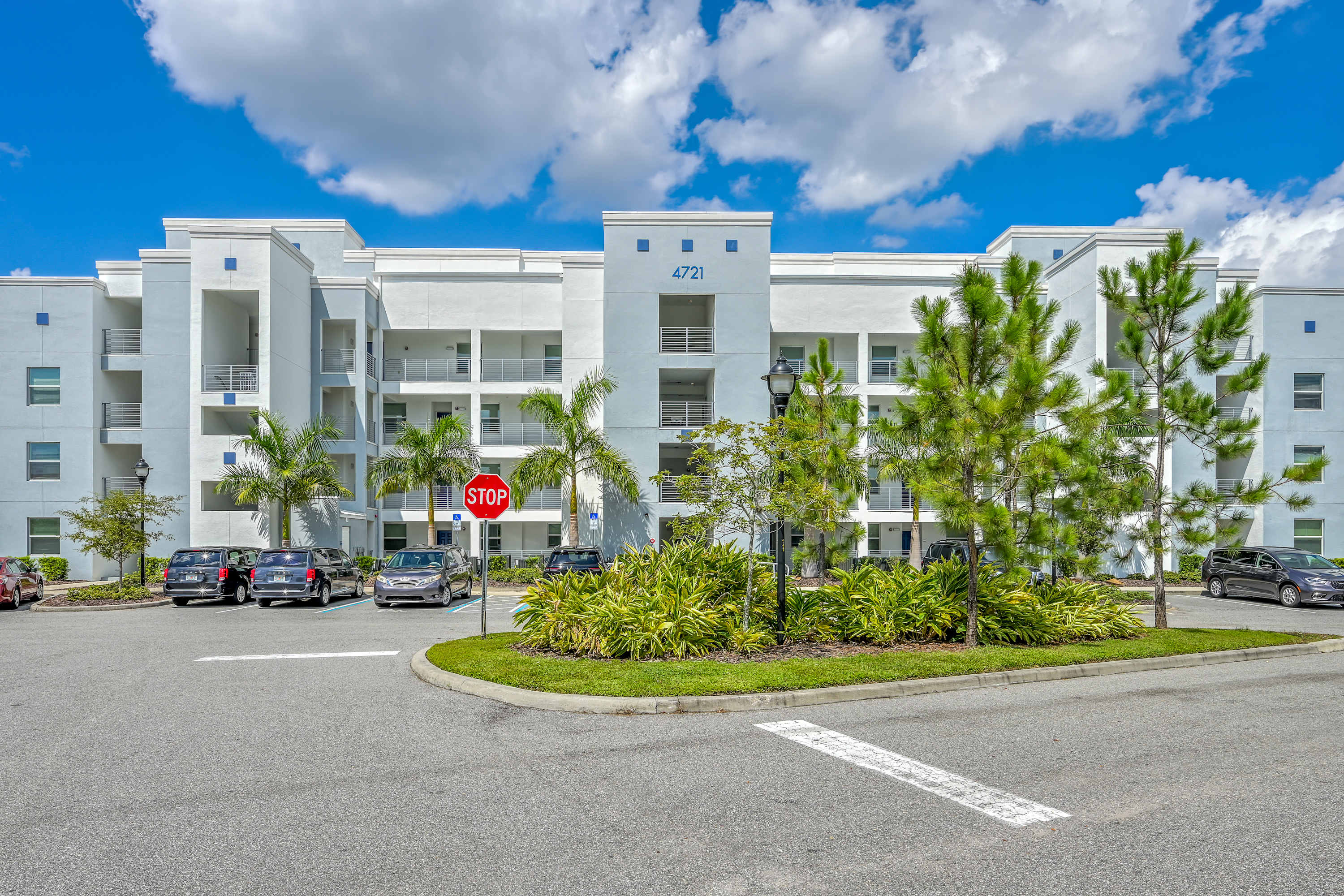 Superb, Spacious Condo, Prime Resort!