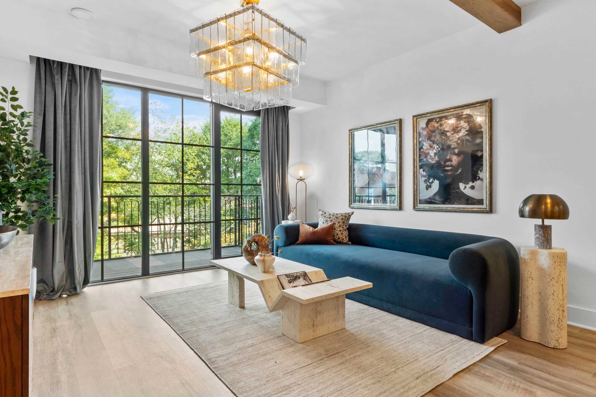 Bleau Vine Suite Minutes away from Mercedes Benz