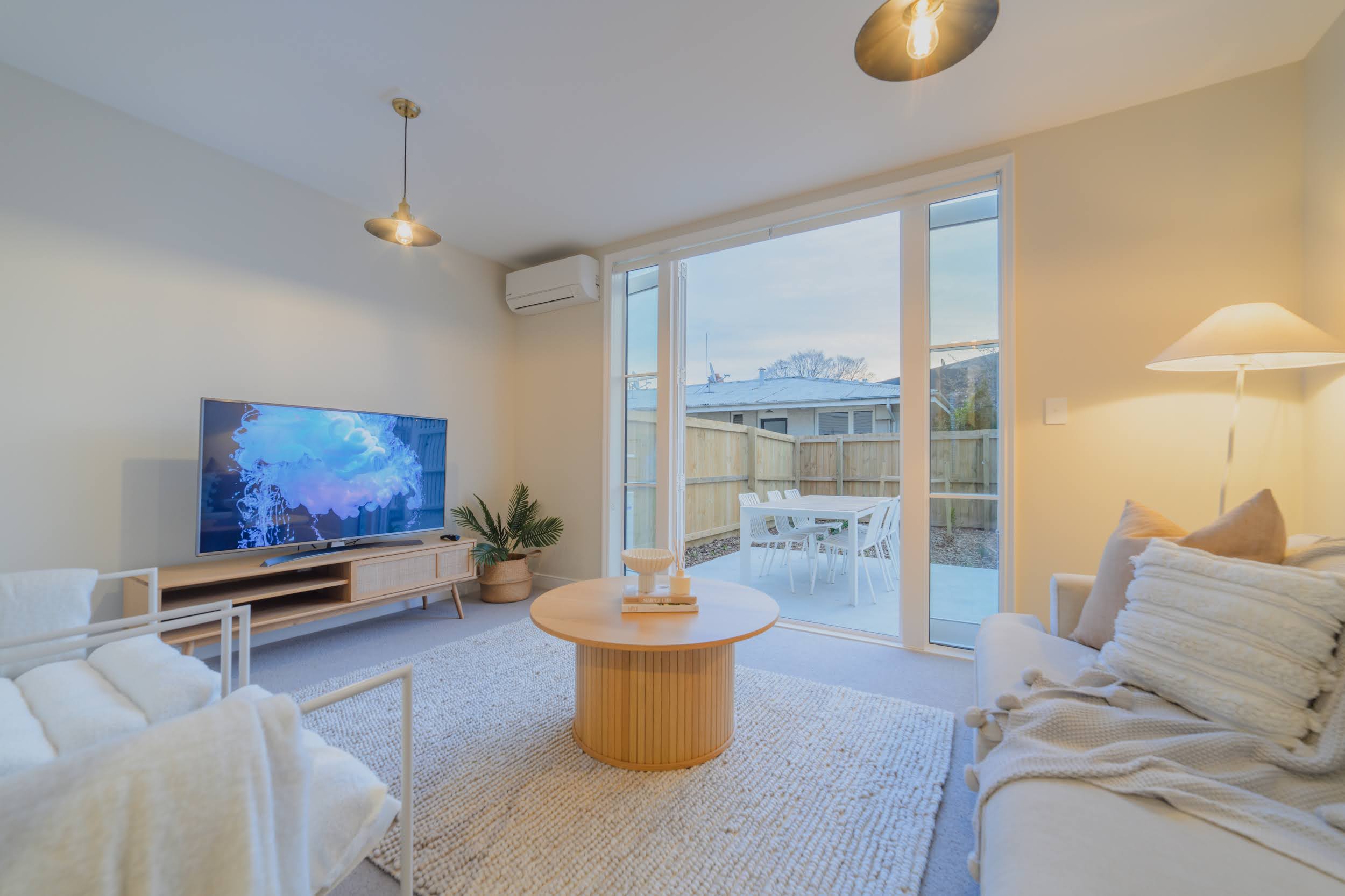 Modern Central City Retreat - Spacious 3BR and 2Bath 3-storey with Carpark — Christchurch, Canterbury Region — vacation rental