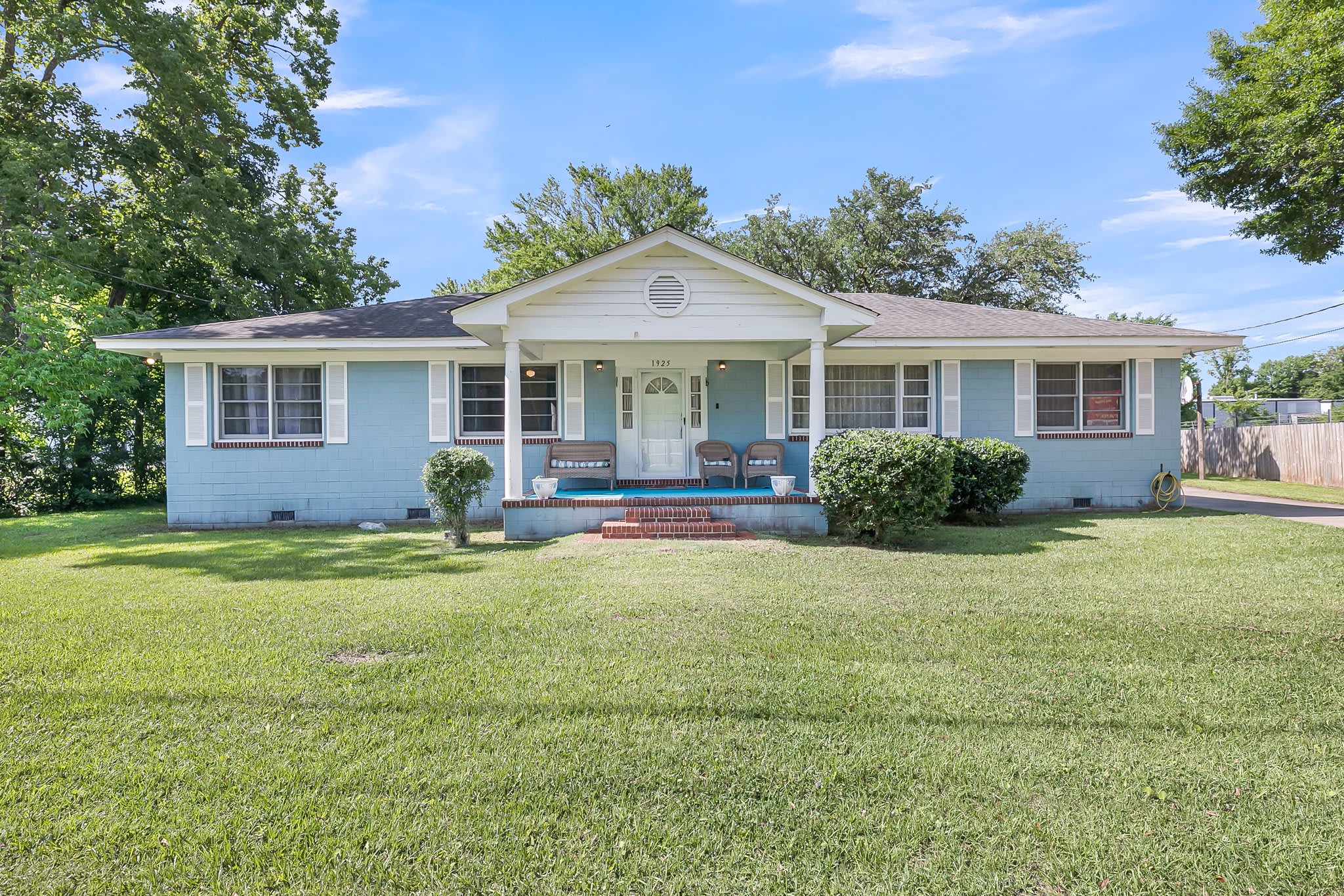 3BR Charleston Gem • Big Yard & Parking — Charleston, SC — vacation rental