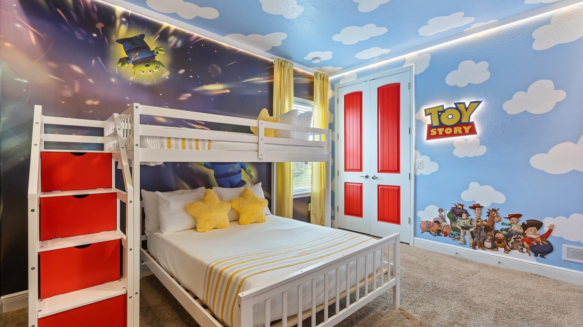 Toy Story themed bunk bedroom 