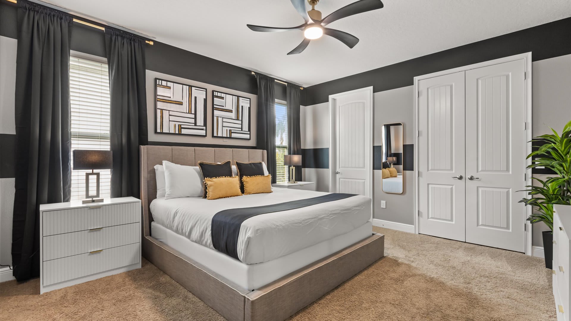 King bedroom with en-suite bathroom