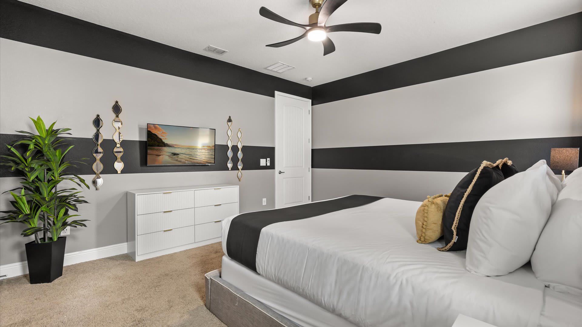 King bedroom with en-suite bathroom and smart TV