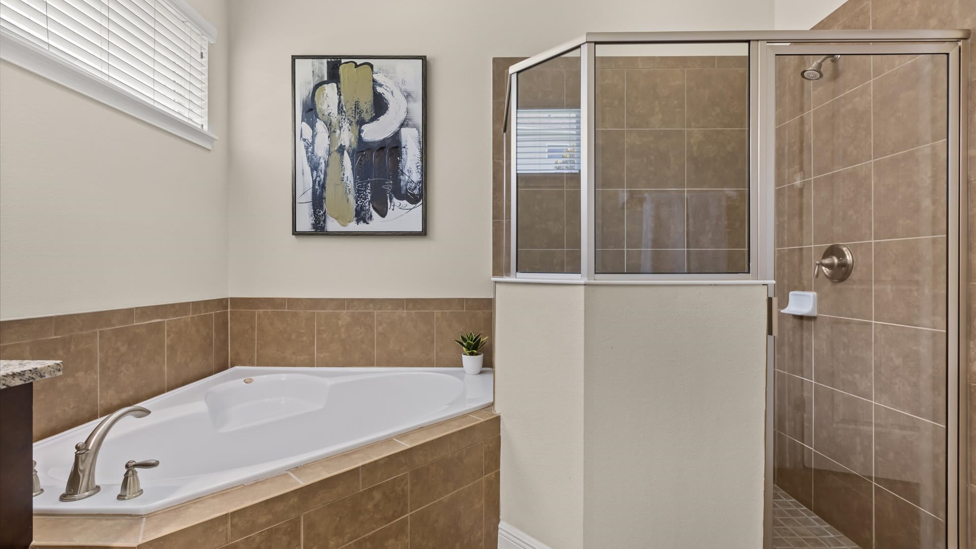 King en-suite bathroom with spa-like bathtub