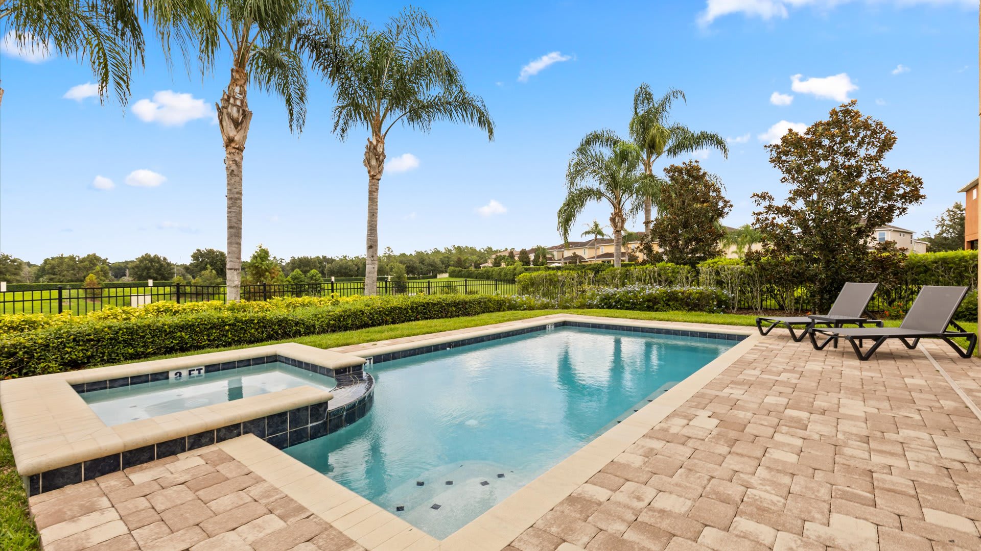 Upstay Spacious 5BR Villa Private Pool and Hot Tub