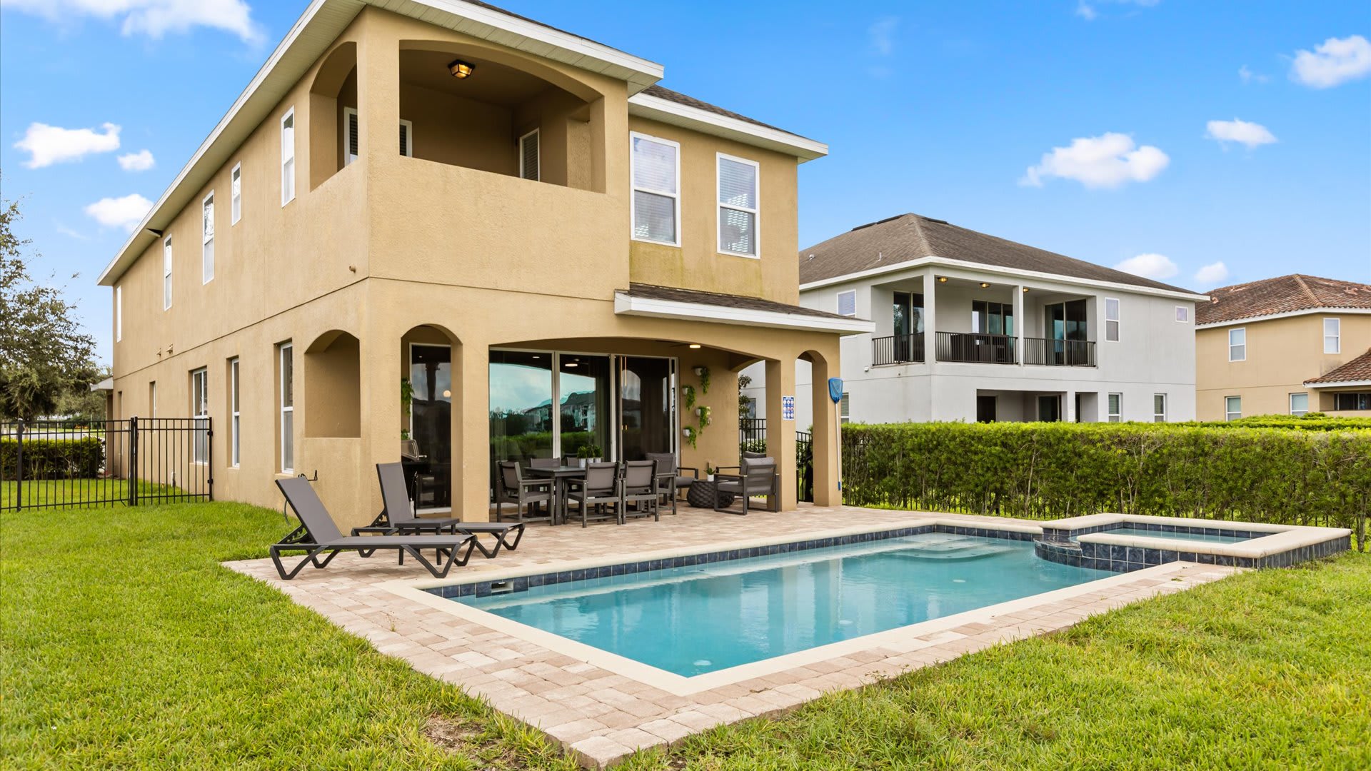 Private outdoor swimming pool 