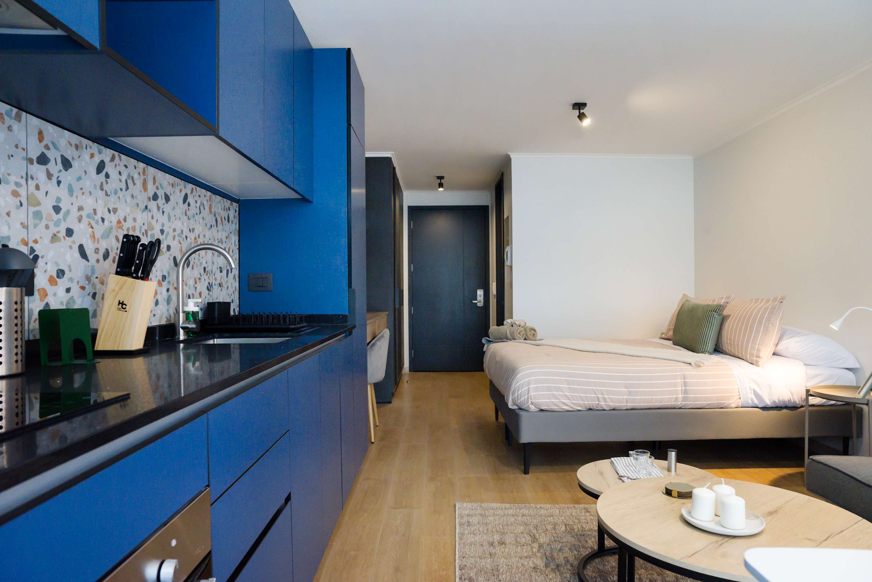 Enjoy modern comfort in this stylish studio with a chic kitchen and cozy sleeping area, ideal for a relaxing stay.