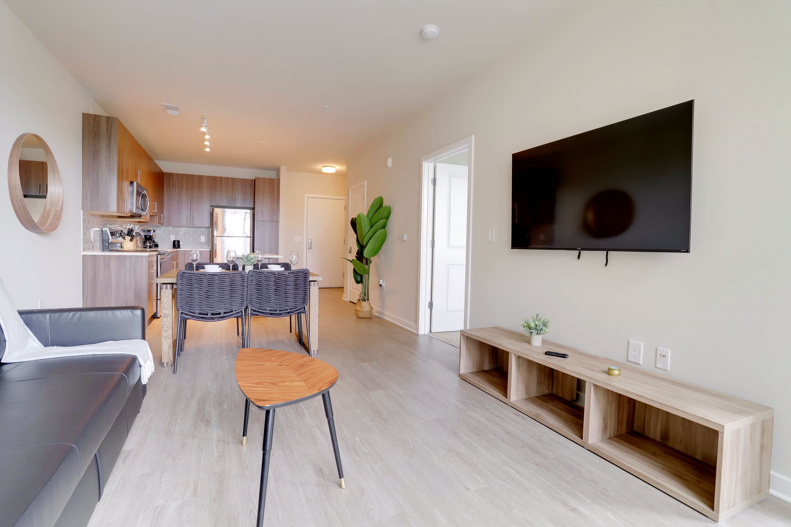 Spacious Apt W Gym Near Metro