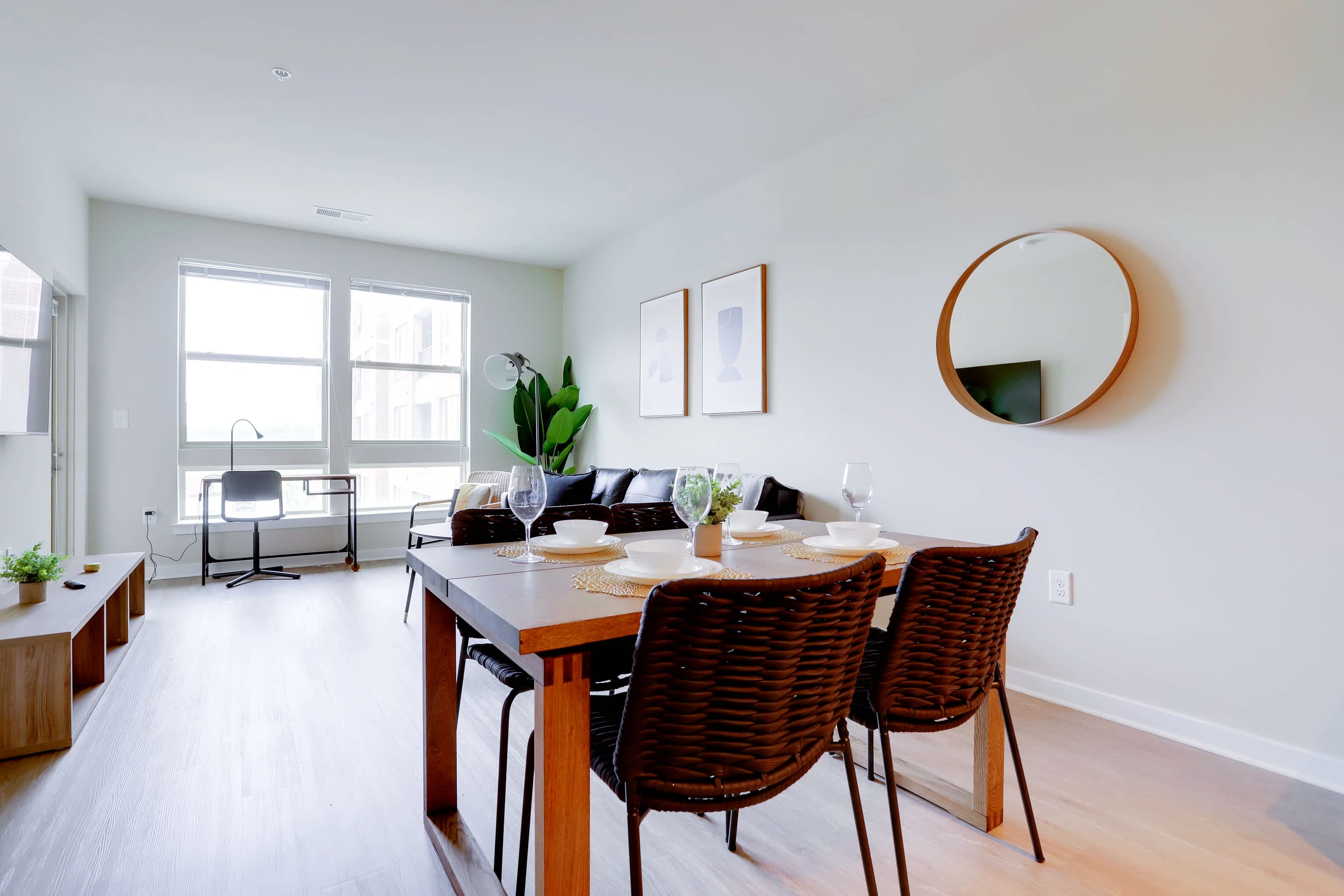 Spacious Apt W Gym Near Metro