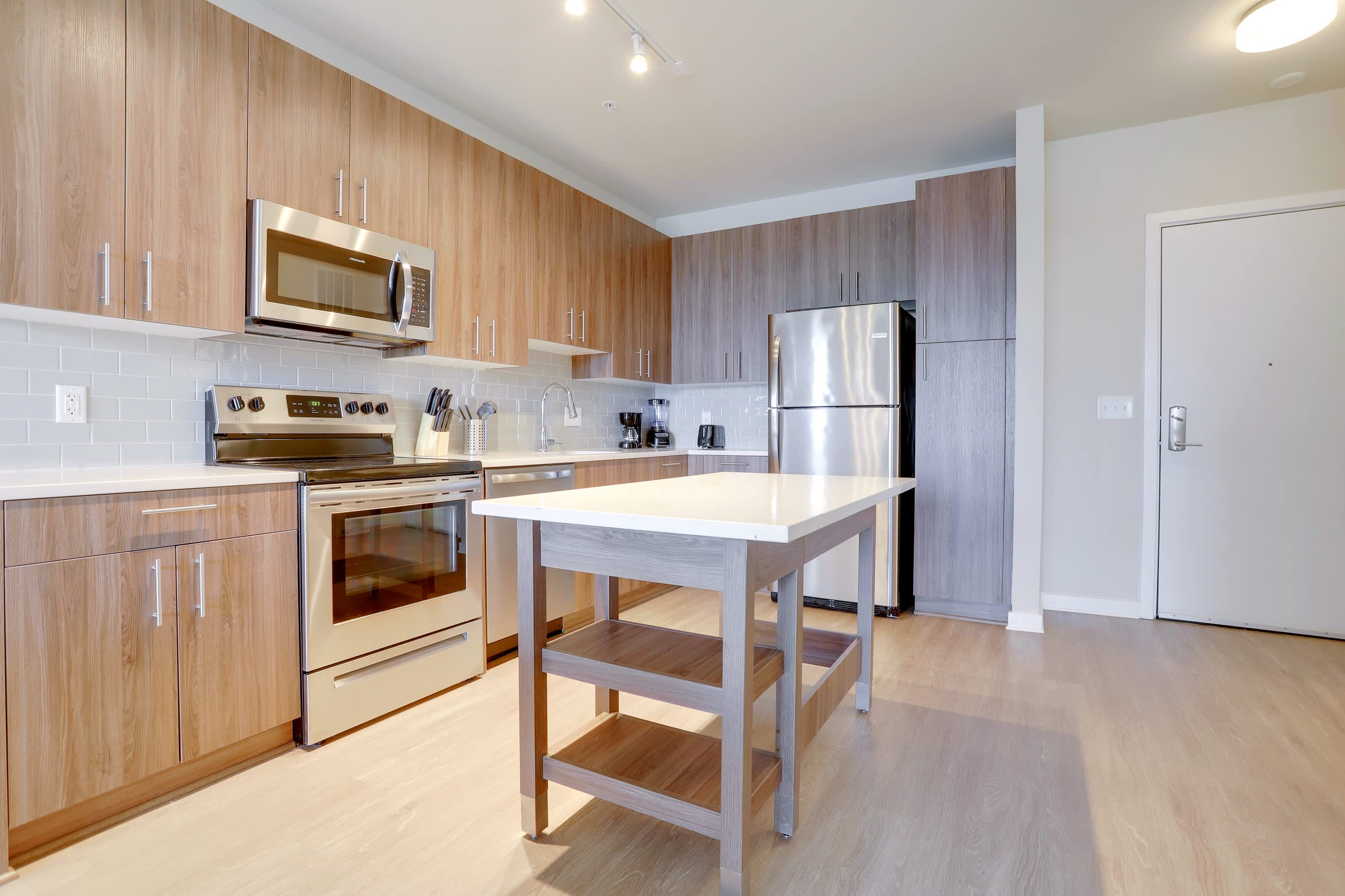 Spacious Apt W Gym Near Metro