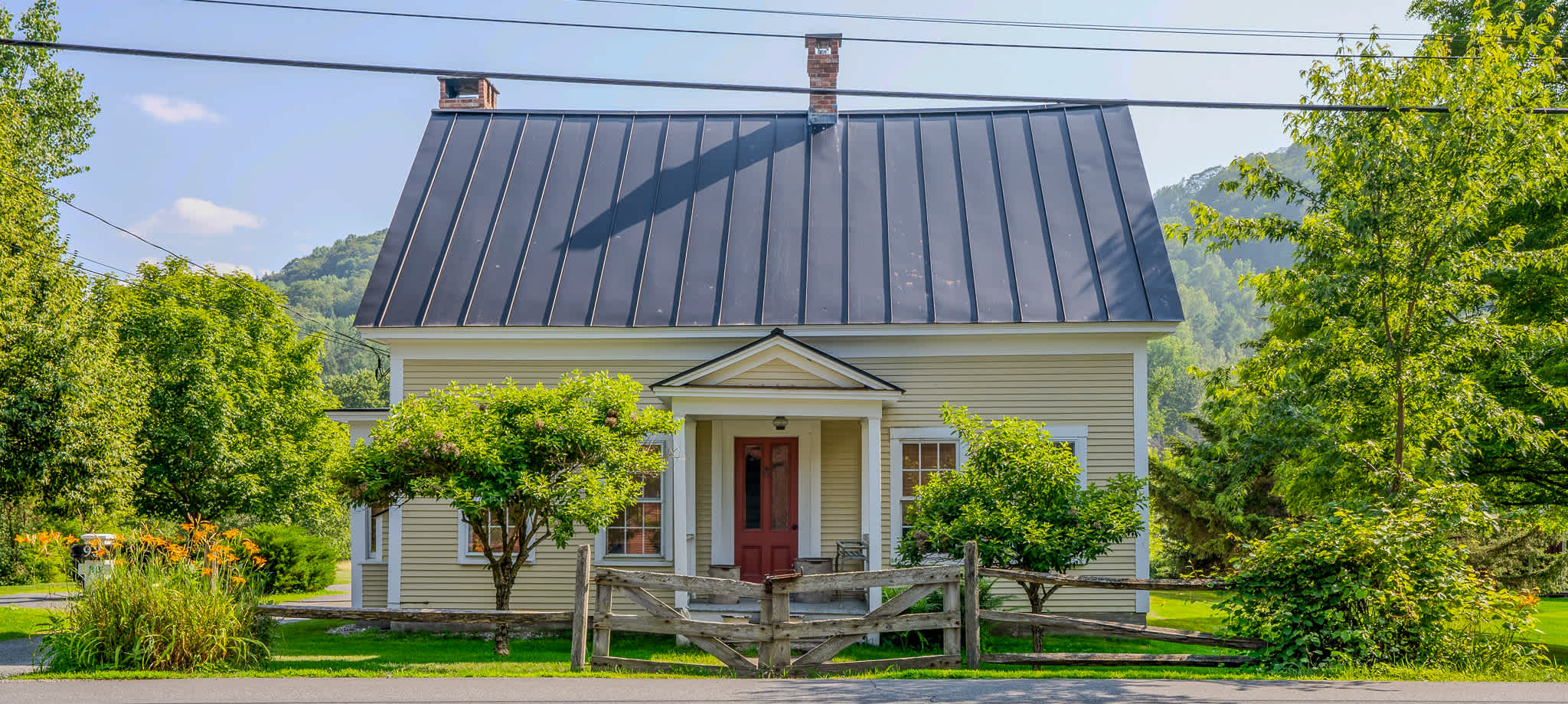 Only Steps to S6 | Saskadena Lodge & Little House