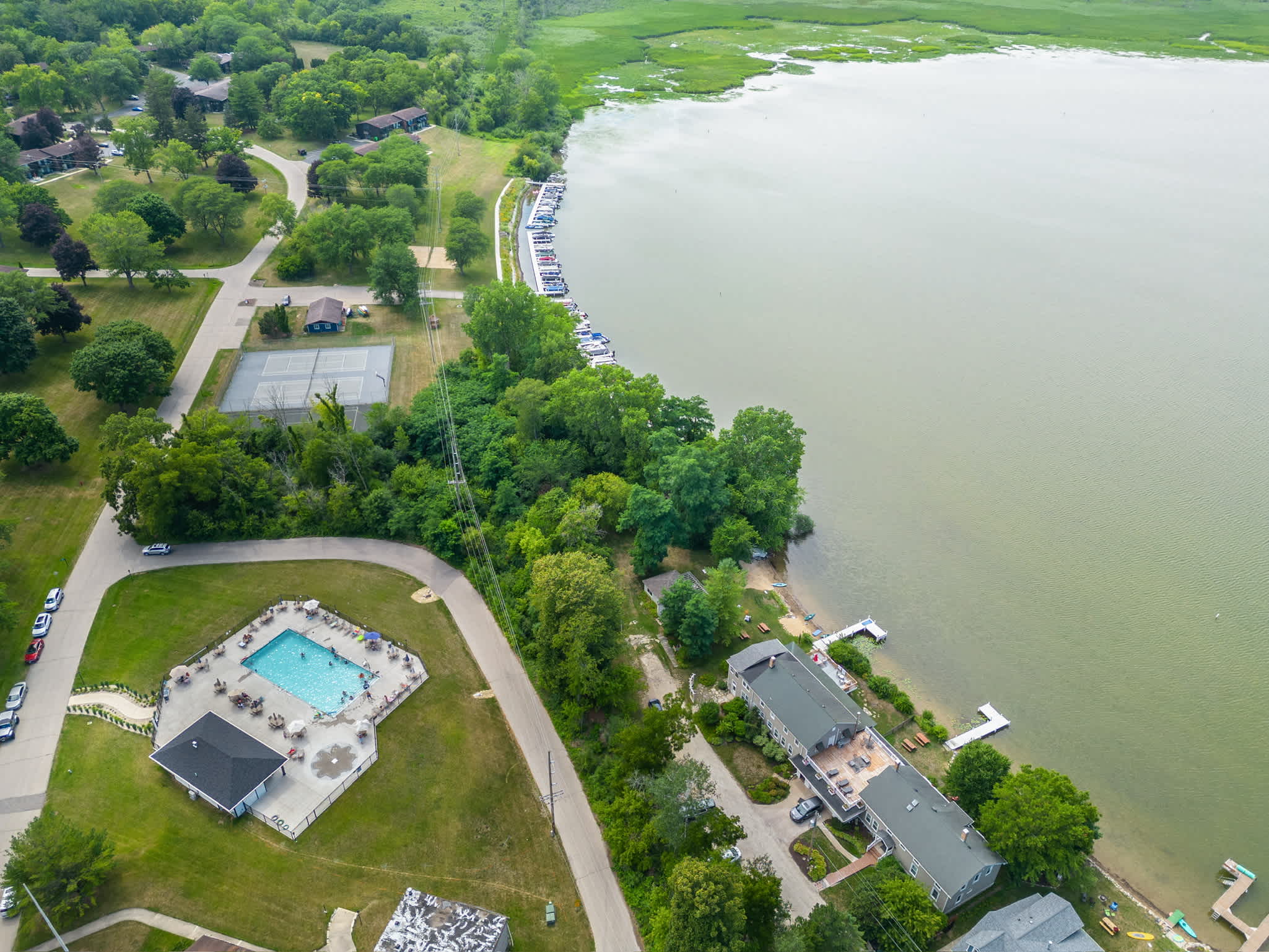 Enjoy the community pool & proximity to Lake Como!