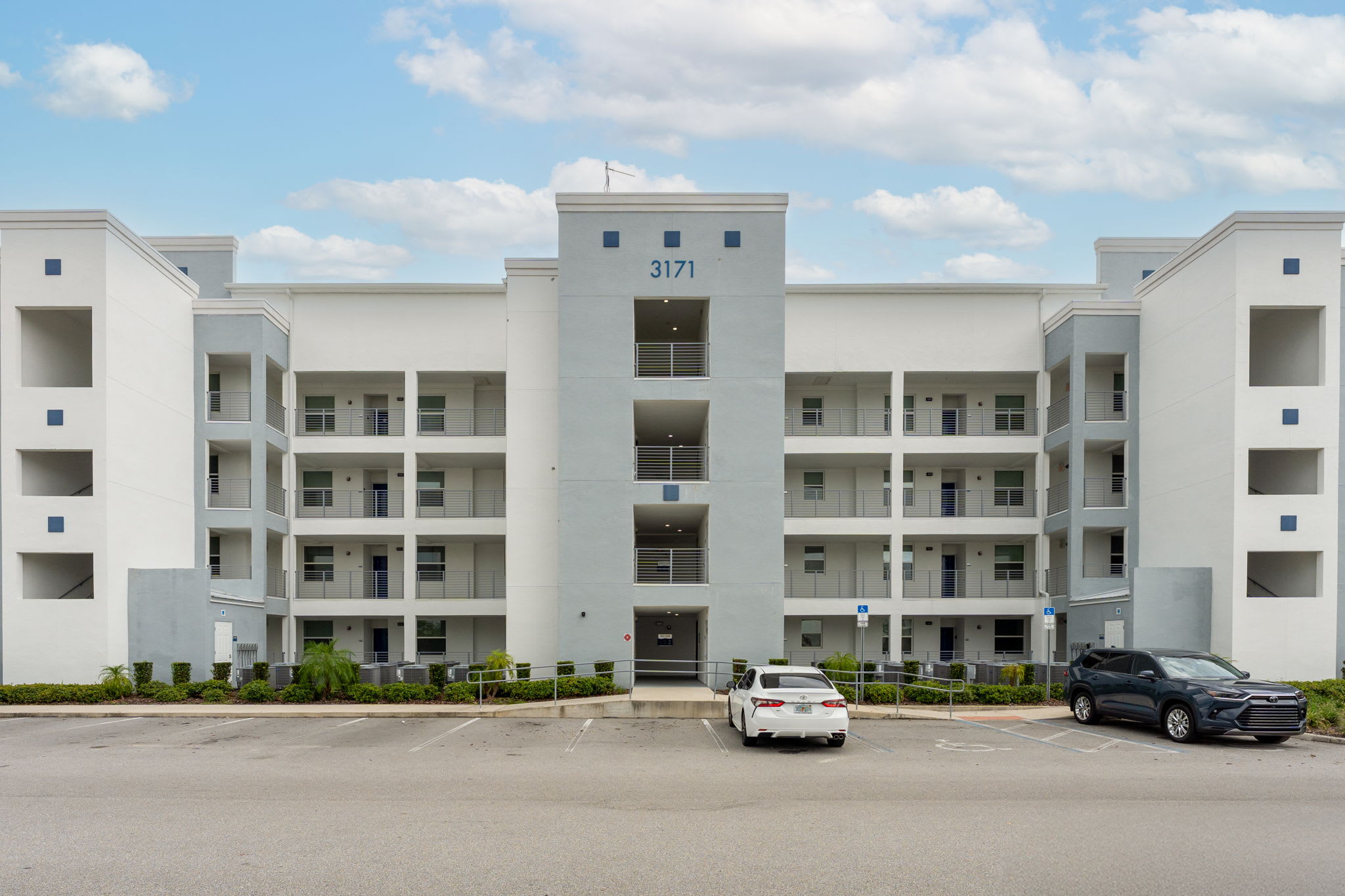 Elegant 2BR in Storey Lake, Top Location