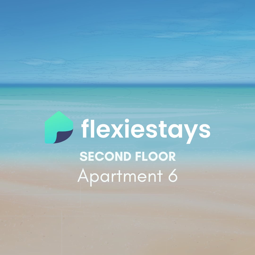 Couples Getaway, Central to Beach & Town. Parking.