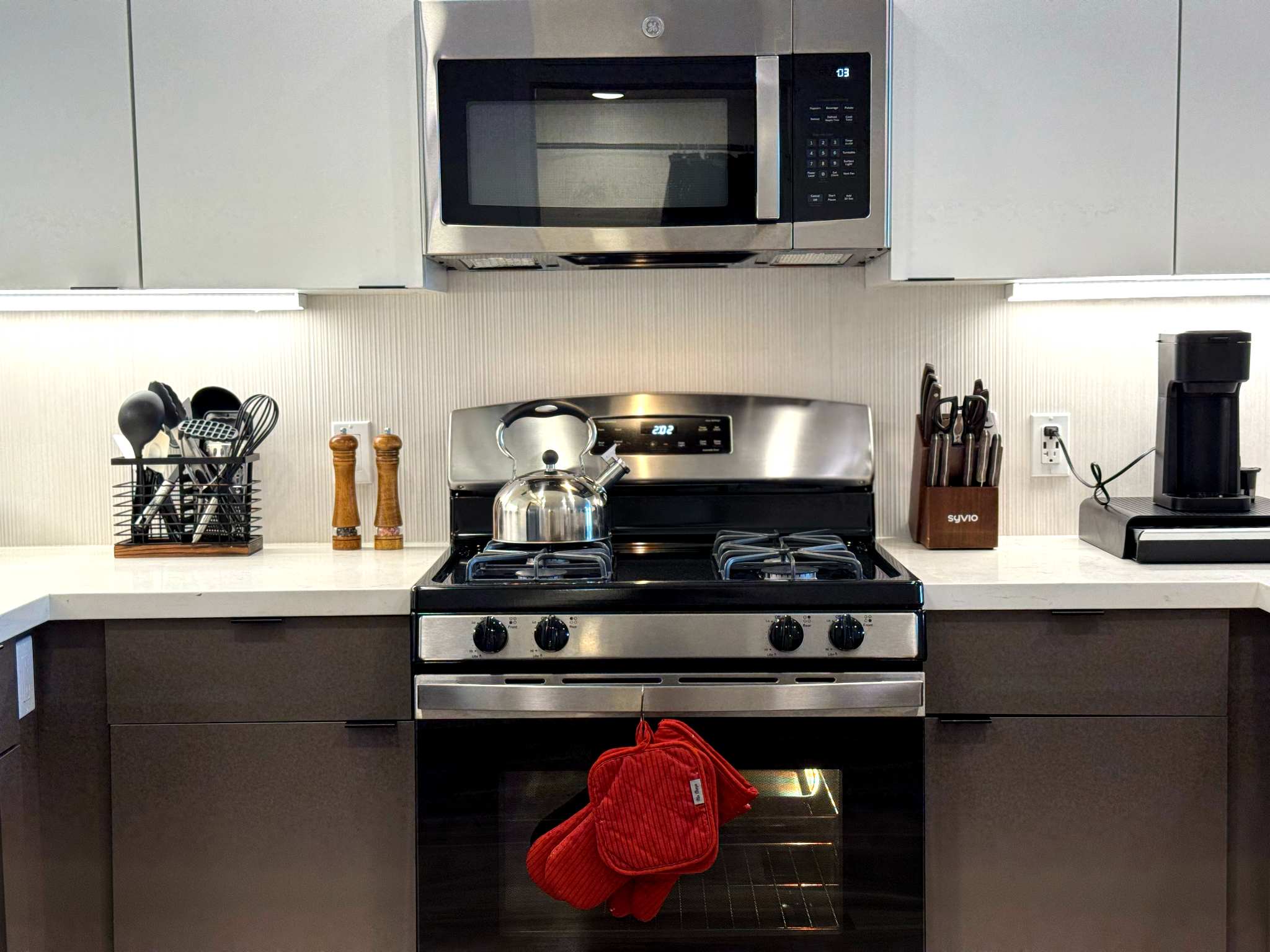 Luxury Apartment 10 Min to Disneyland | Pool & Gym