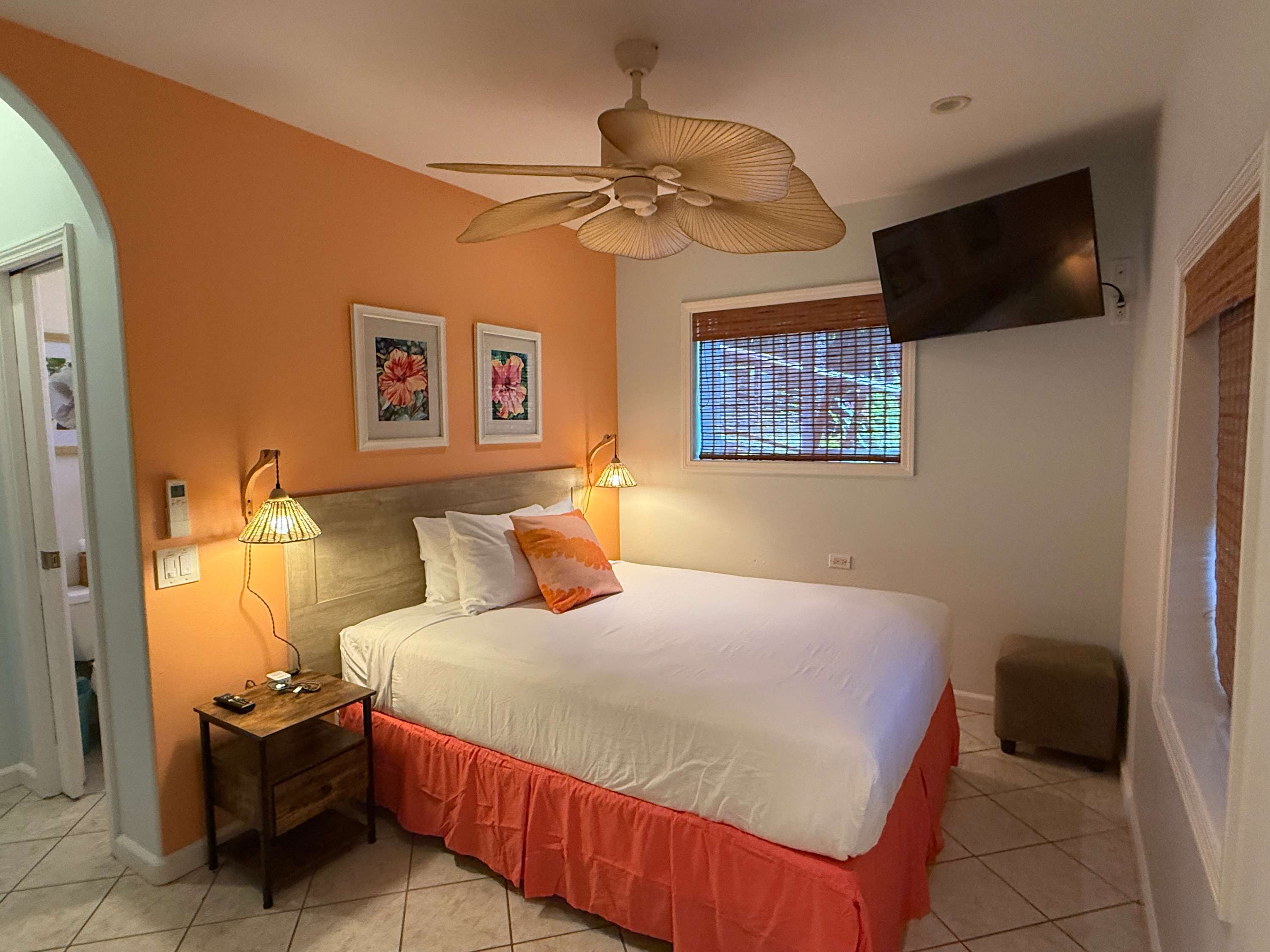 Ocean-Facing Maui B&B Room | Breakfast, BBQ & AC | Beach Access | Free Parking — Lahaina, HI — vacation rental