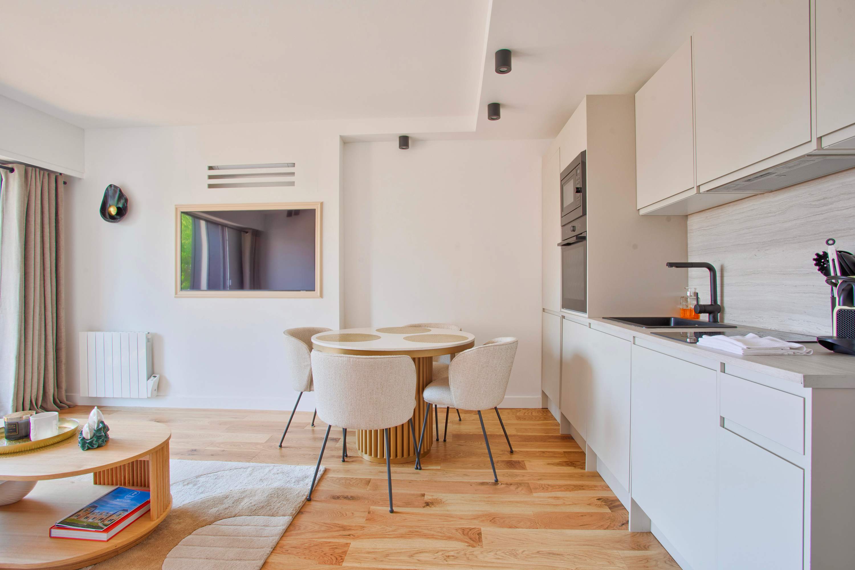 Beachfront Modern Apartment in Central Deauville – photo 11