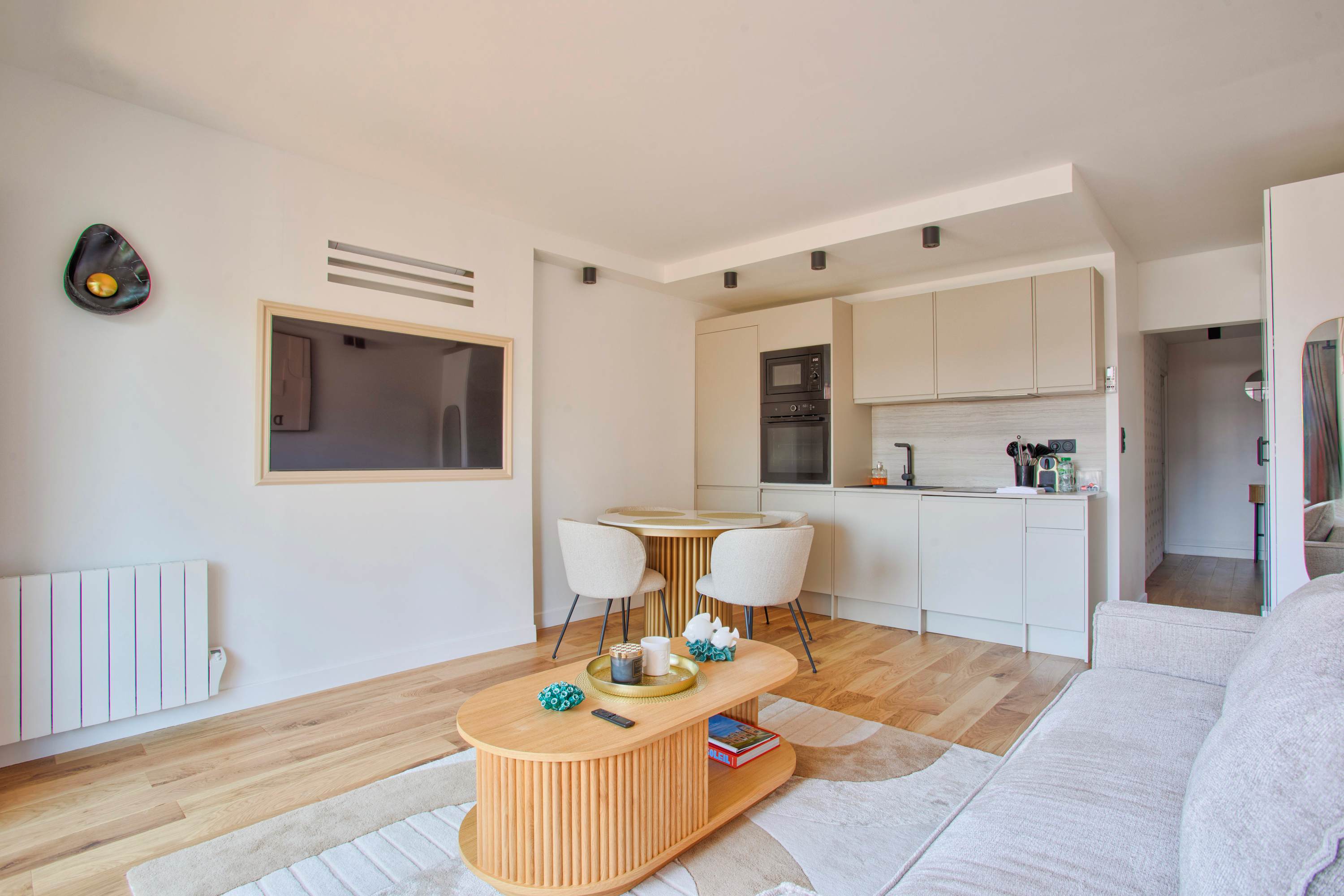 Beachfront Modern Apartment in Central Deauville – photo 7