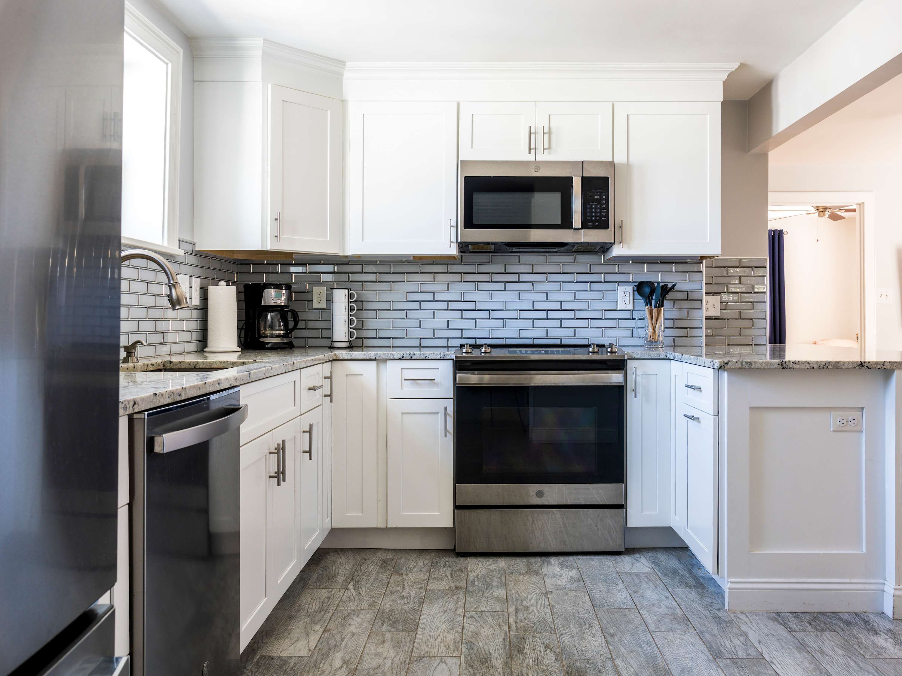 NEW 3BR unit off Thames St with Parking — Newport, RI — vacation rental