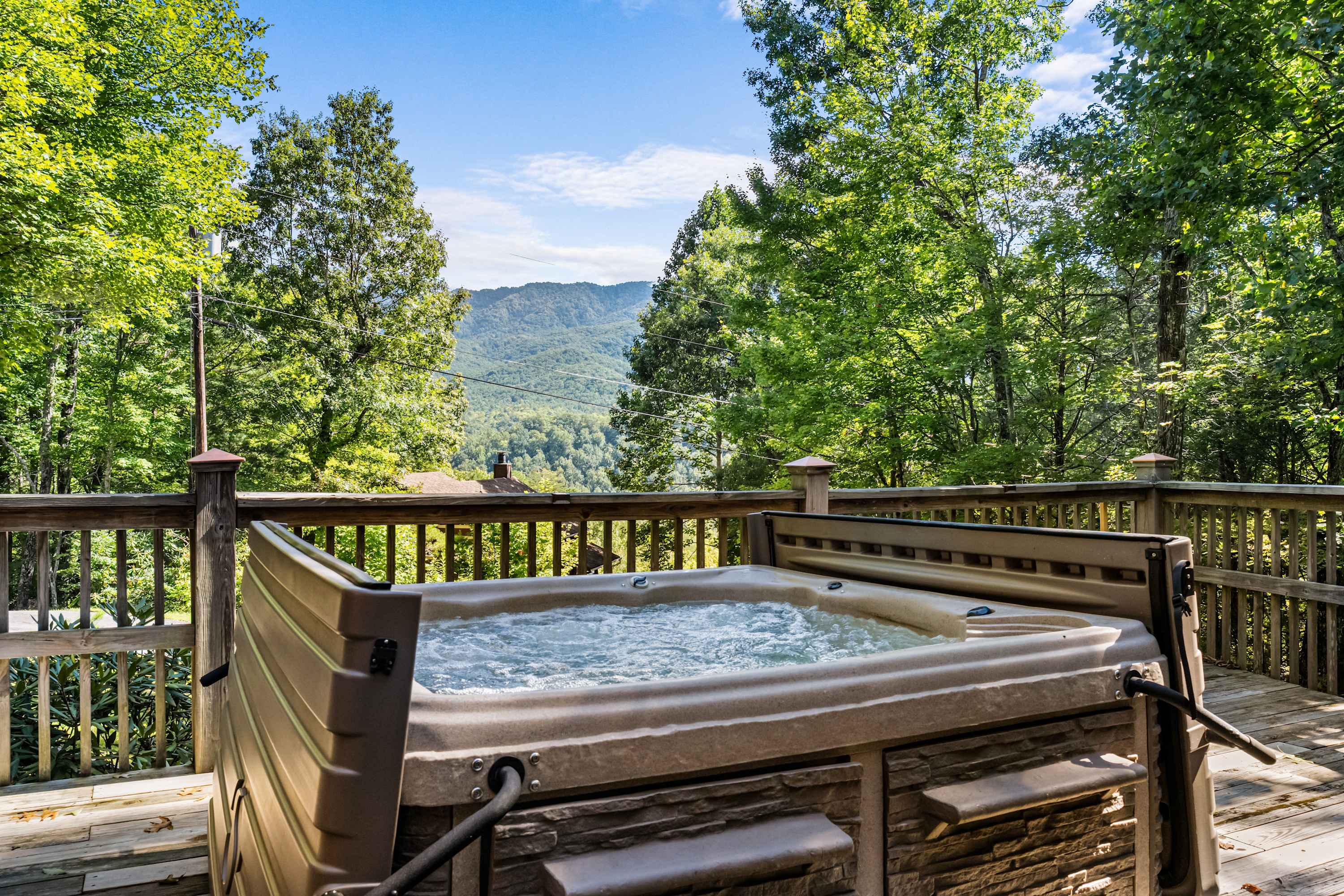 Stunning View, Sleeps 12・Hot tub・Grill・Pets・Games — Gatlinburg, TN — vacation rental